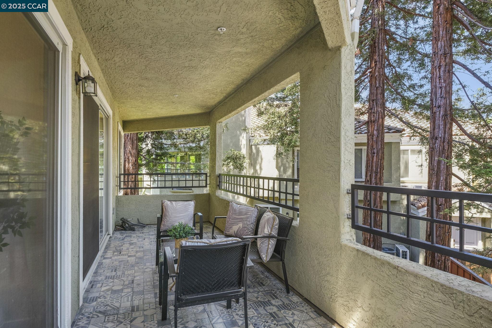 Detail Gallery Image 8 of 29 For 163 San Pedro Cir, San Jose,  CA 95110 - 2 Beds | 2 Baths