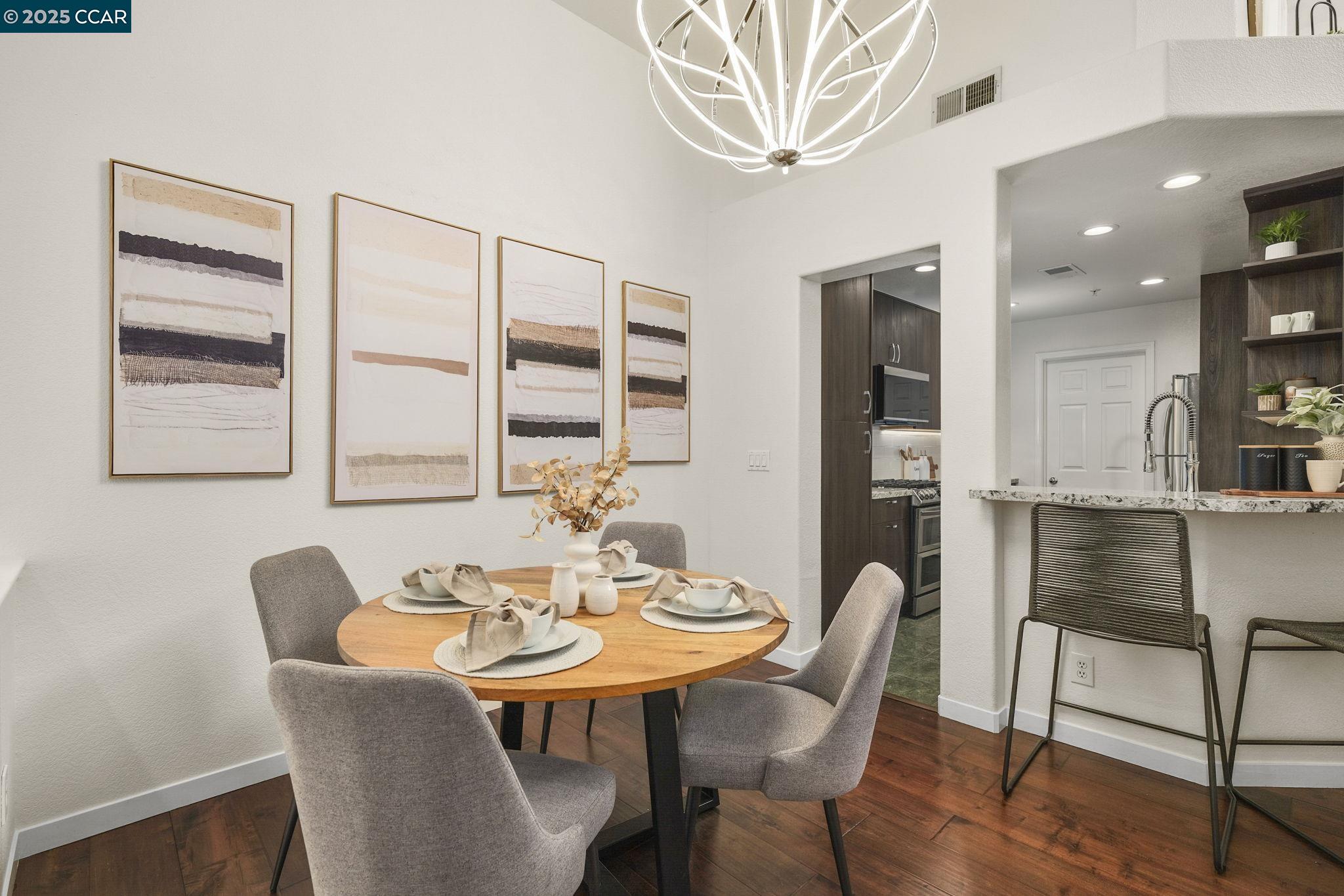 Detail Gallery Image 9 of 29 For 163 San Pedro Cir, San Jose,  CA 95110 - 2 Beds | 2 Baths