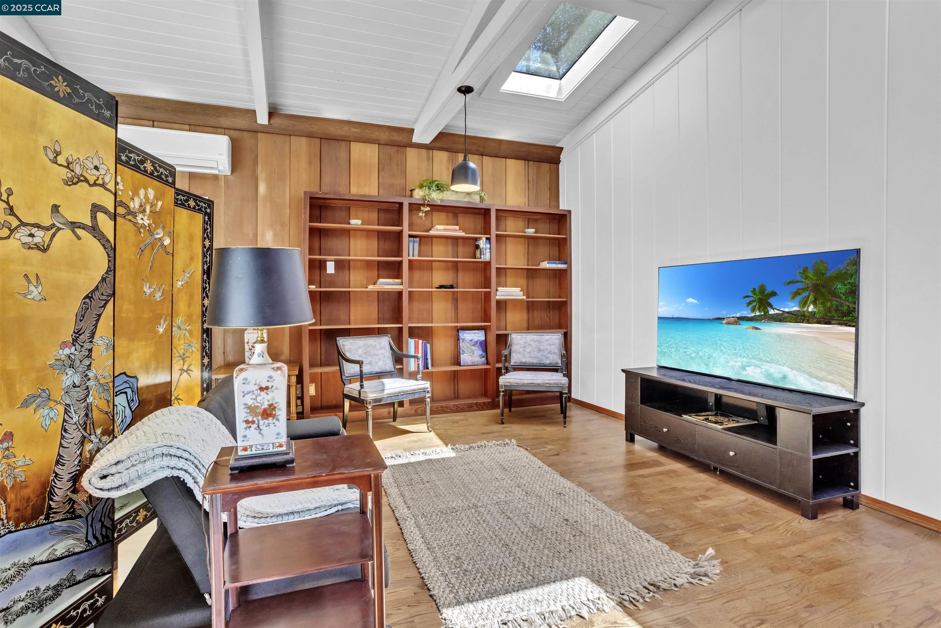 Detail Gallery Image 11 of 37 For 18 Van Tassel Ln, Orinda,  CA 94563 - 3 Beds | 2/1 Baths