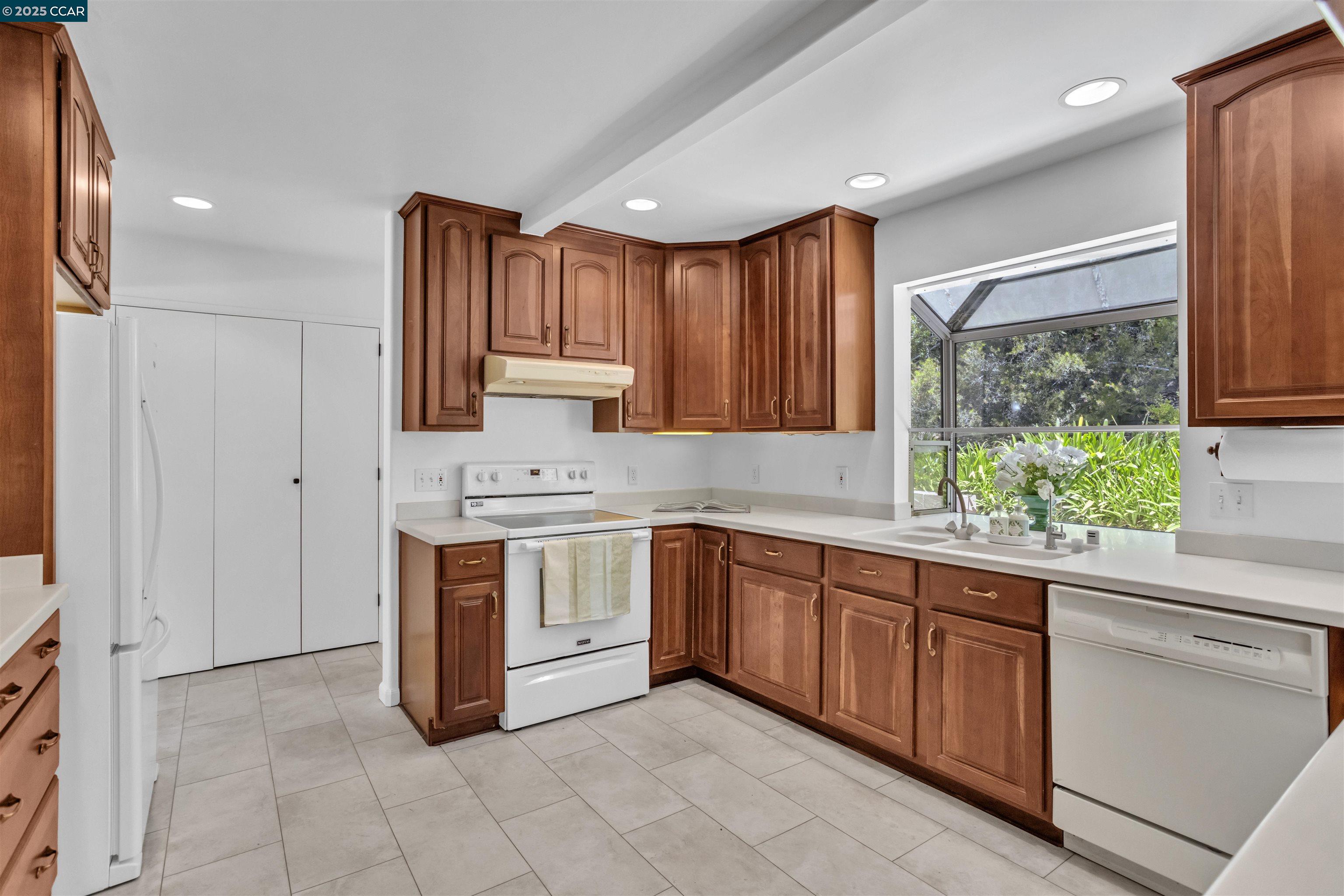 Detail Gallery Image 14 of 37 For 18 Van Tassel Ln, Orinda,  CA 94563 - 3 Beds | 2/1 Baths