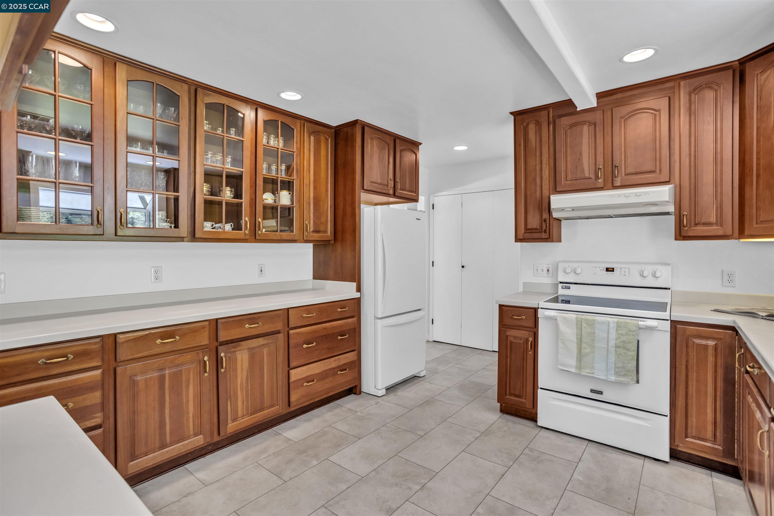 Detail Gallery Image 17 of 37 For 18 Van Tassel Ln, Orinda,  CA 94563 - 3 Beds | 2/1 Baths