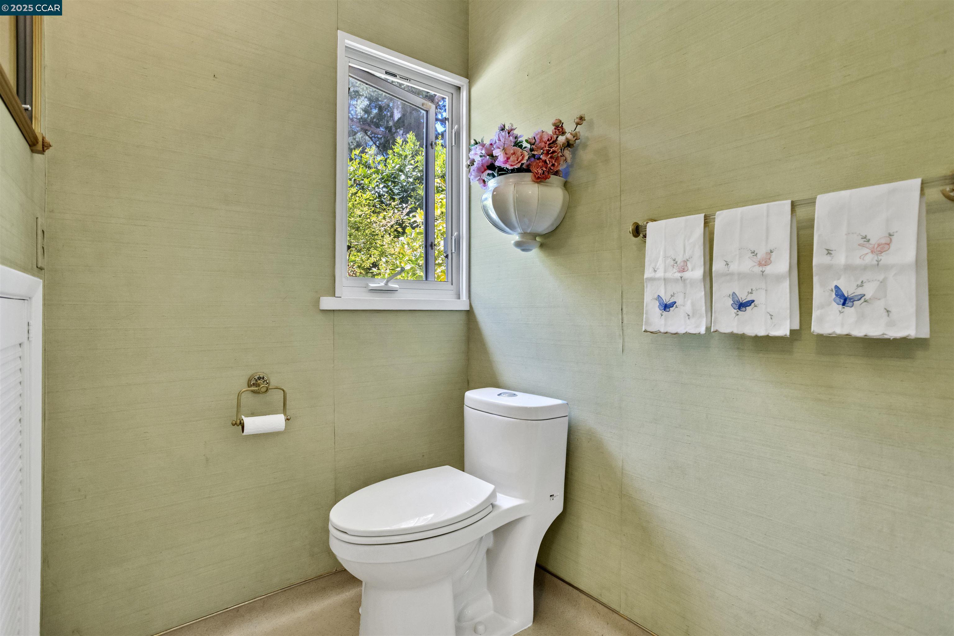 Detail Gallery Image 19 of 37 For 18 Van Tassel Ln, Orinda,  CA 94563 - 3 Beds | 2/1 Baths
