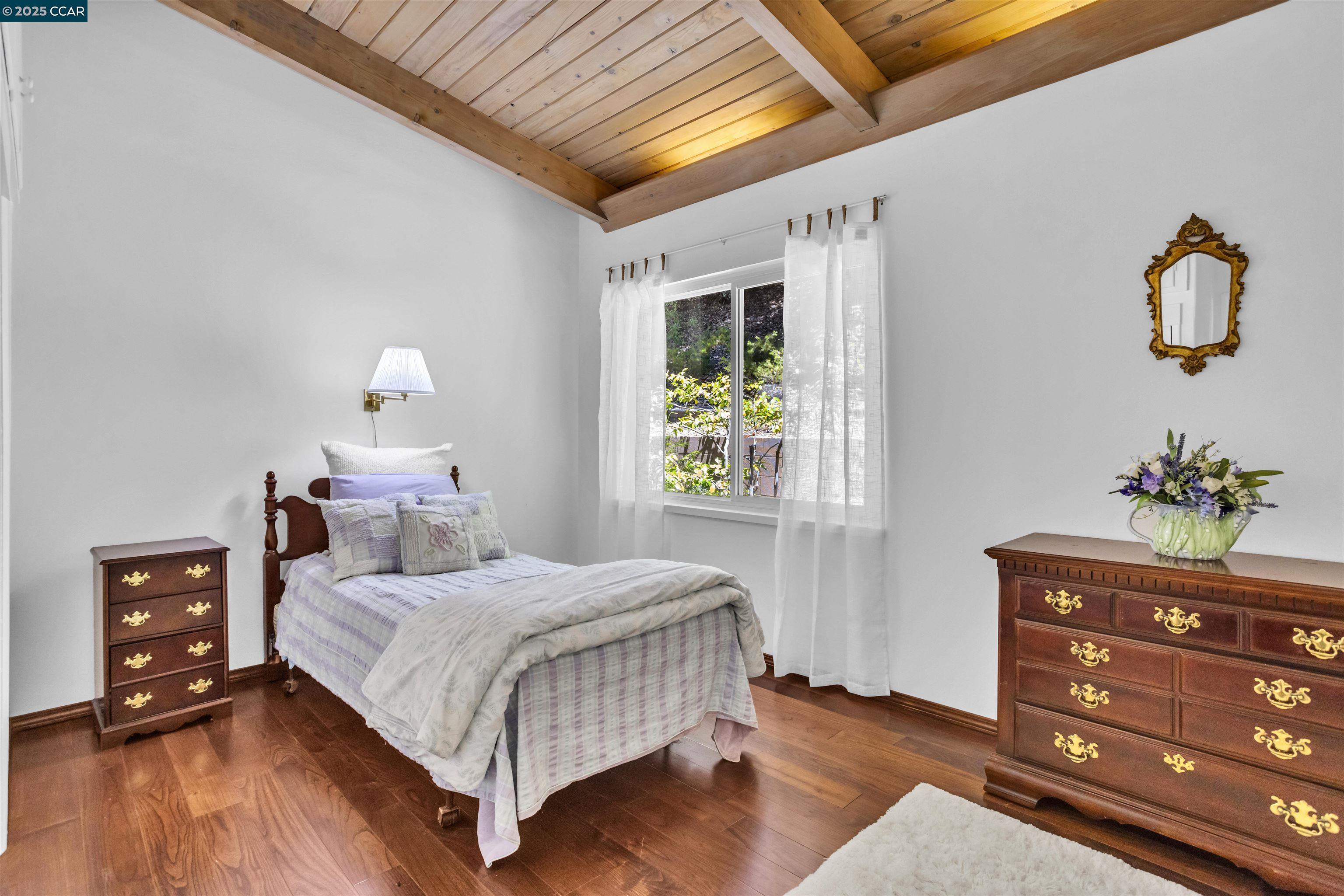 Detail Gallery Image 21 of 37 For 18 Van Tassel Ln, Orinda,  CA 94563 - 3 Beds | 2/1 Baths