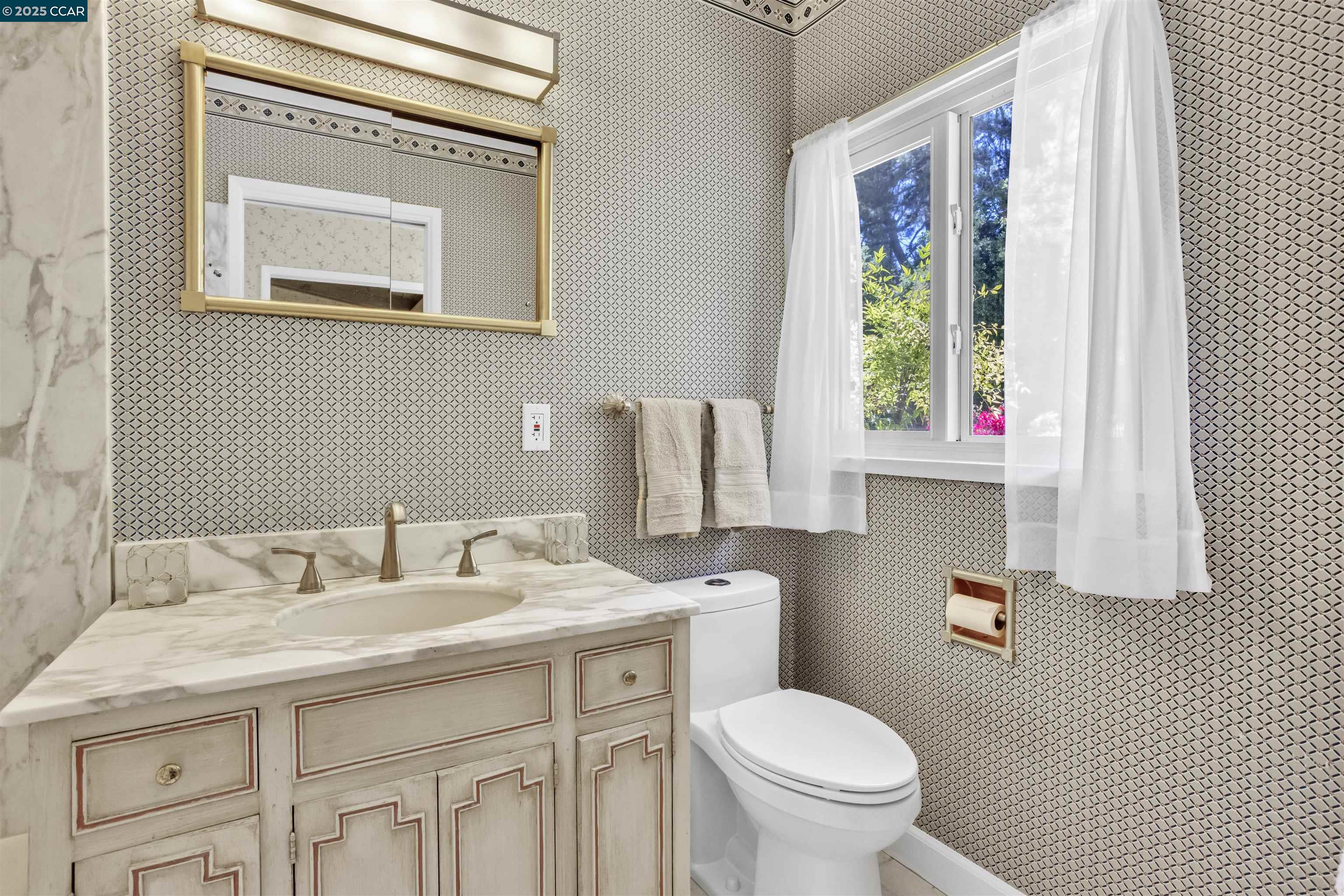 Detail Gallery Image 25 of 37 For 18 Van Tassel Ln, Orinda,  CA 94563 - 3 Beds | 2/1 Baths