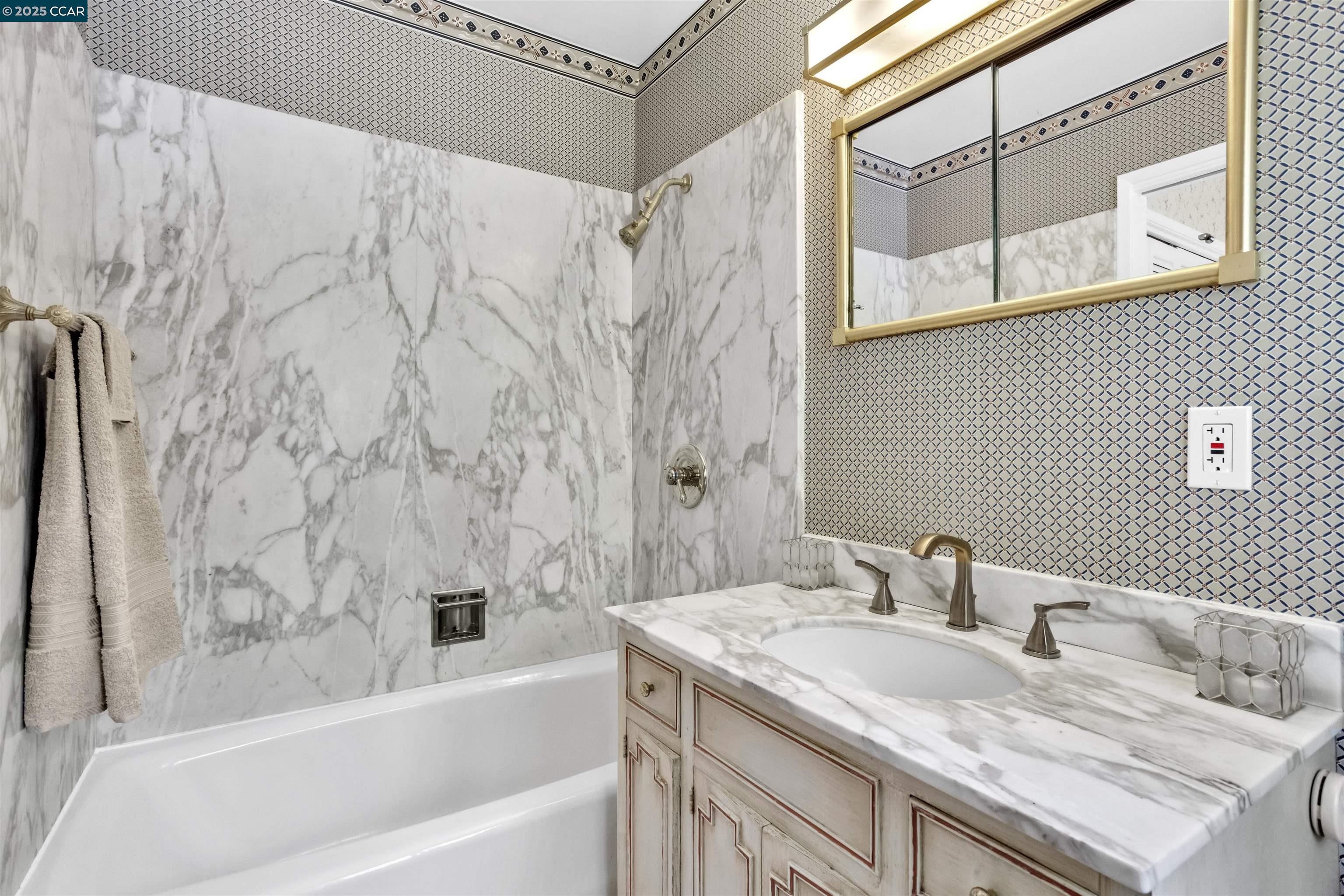 Detail Gallery Image 26 of 37 For 18 Van Tassel Ln, Orinda,  CA 94563 - 3 Beds | 2/1 Baths