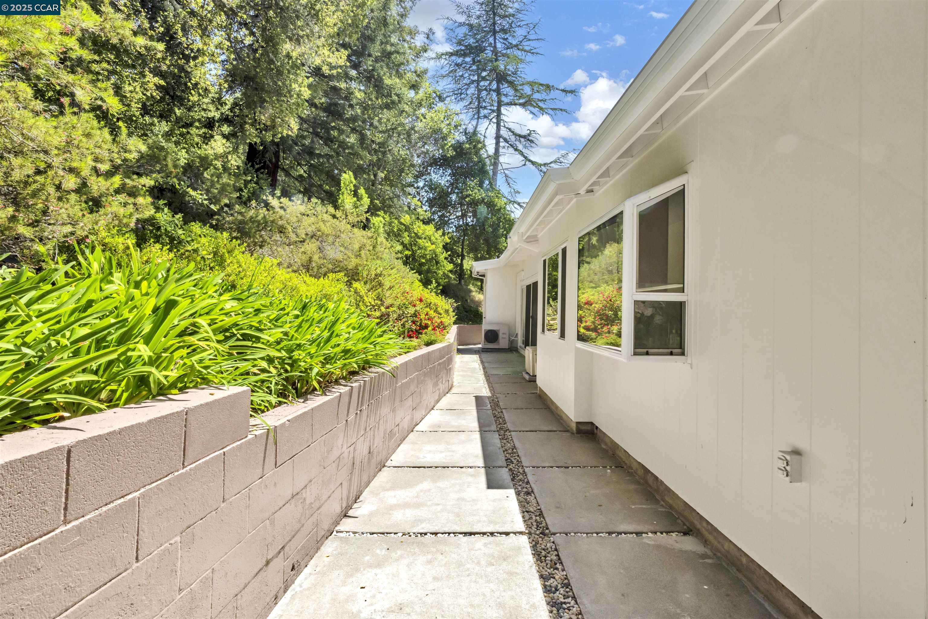 Detail Gallery Image 27 of 37 For 18 Van Tassel Ln, Orinda,  CA 94563 - 3 Beds | 2/1 Baths