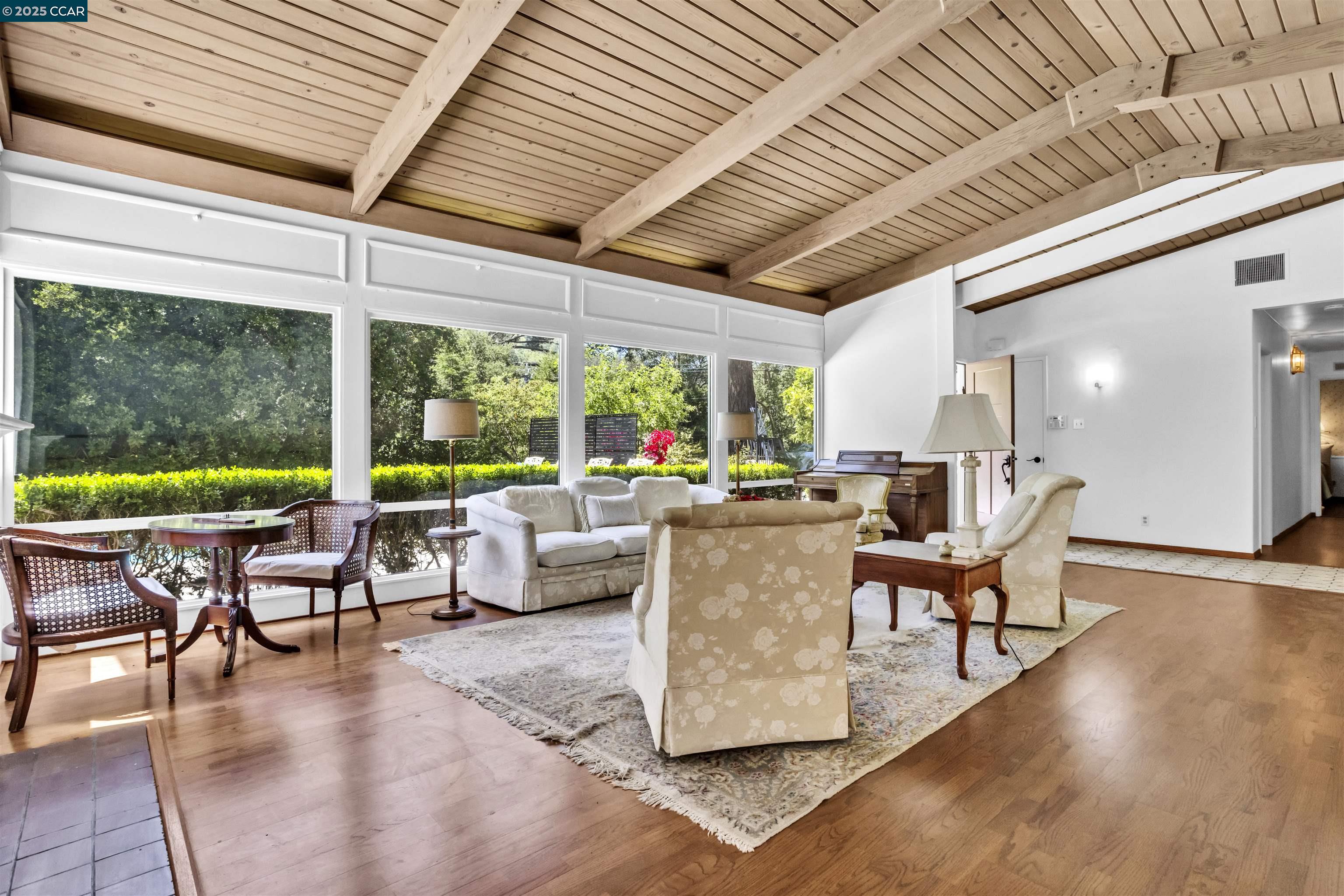 Detail Gallery Image 4 of 37 For 18 Van Tassel Ln, Orinda,  CA 94563 - 3 Beds | 2/1 Baths