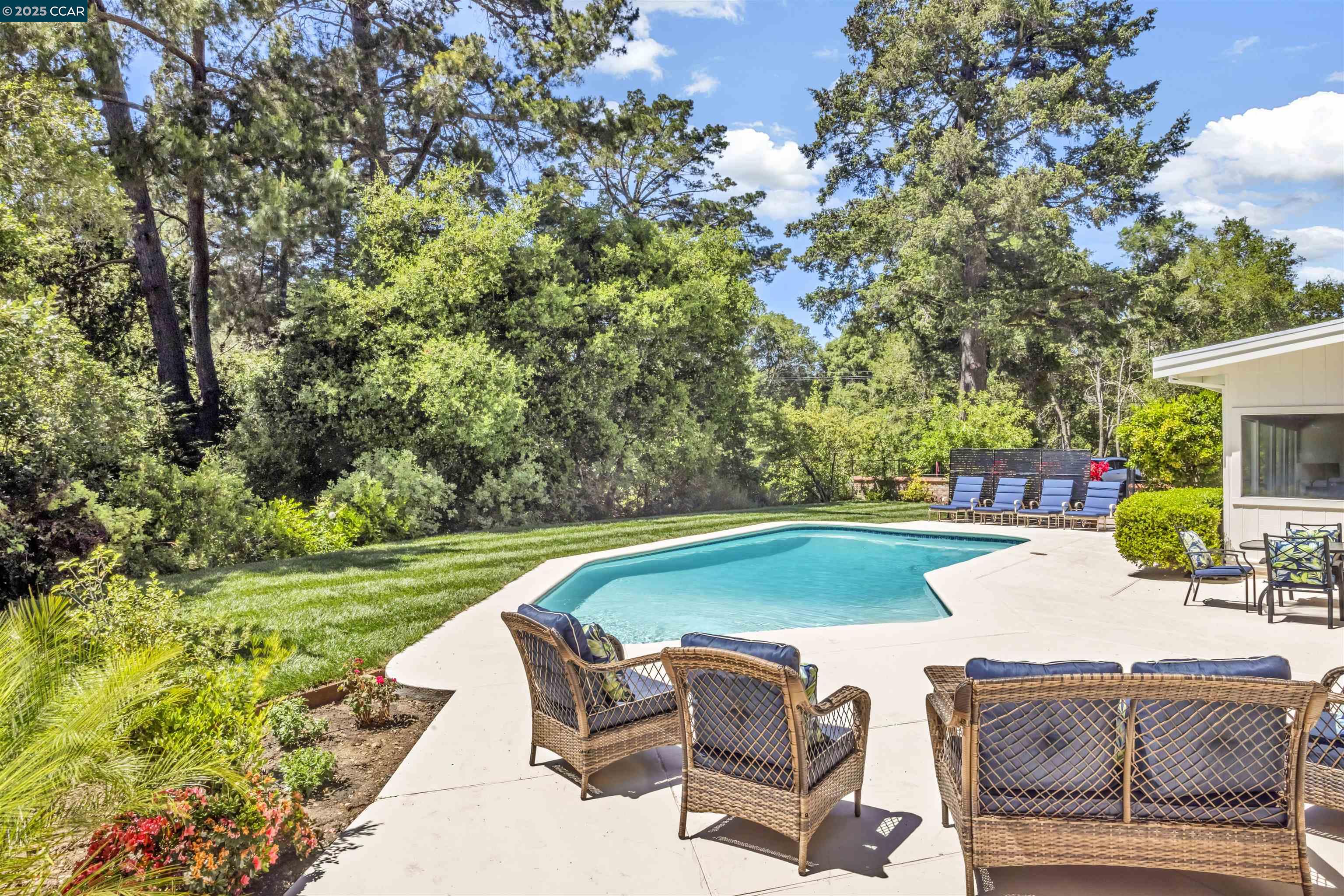 Detail Gallery Image 33 of 37 For 18 Van Tassel Ln, Orinda,  CA 94563 - 3 Beds | 2/1 Baths