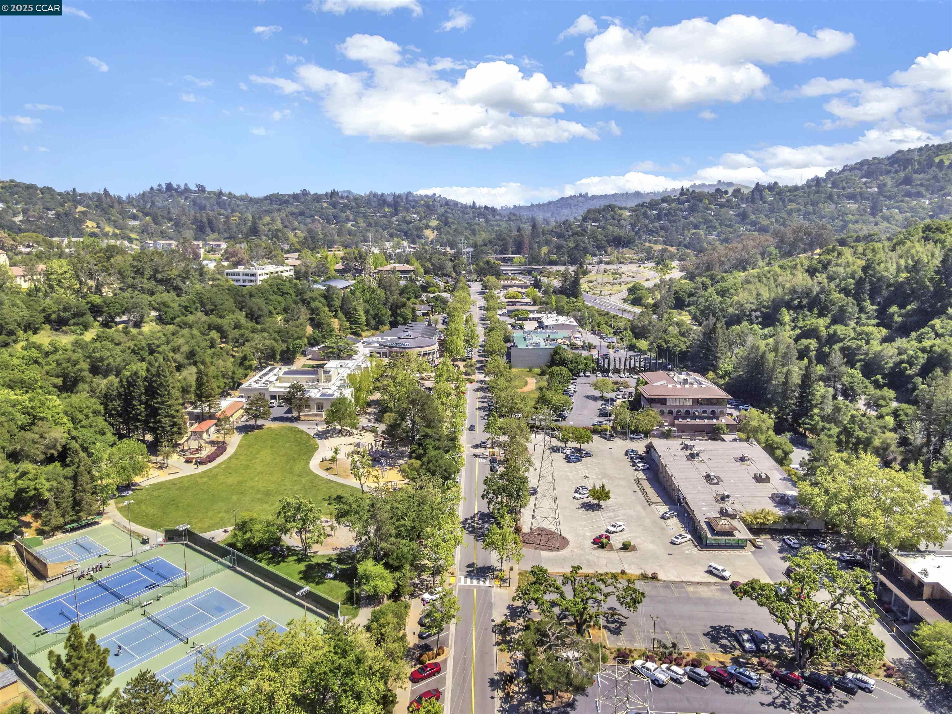 Detail Gallery Image 34 of 37 For 18 Van Tassel Ln, Orinda,  CA 94563 - 3 Beds | 2/1 Baths