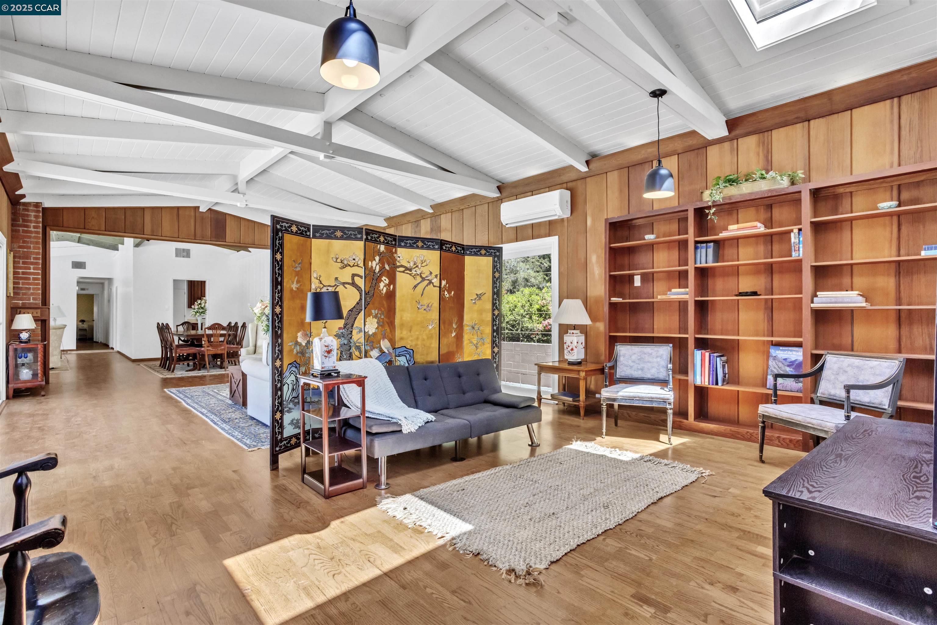 Detail Gallery Image 10 of 37 For 18 Van Tassel Ln, Orinda,  CA 94563 - 3 Beds | 2/1 Baths