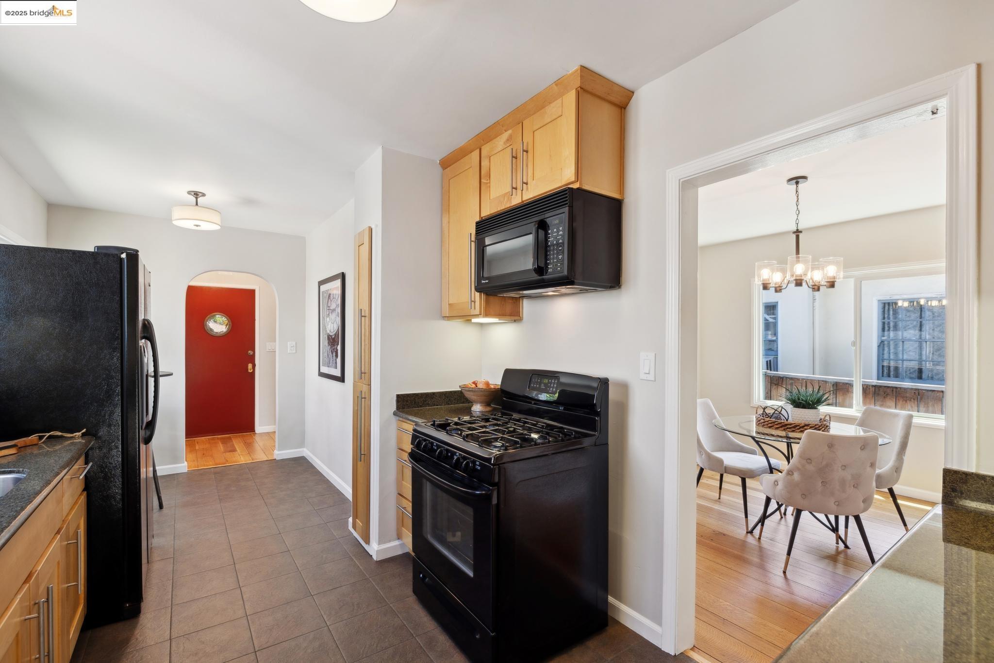 Detail Gallery Image 12 of 39 For 126 Begier Ave., San Leandro,  CA 94577 - 2 Beds | 2 Baths