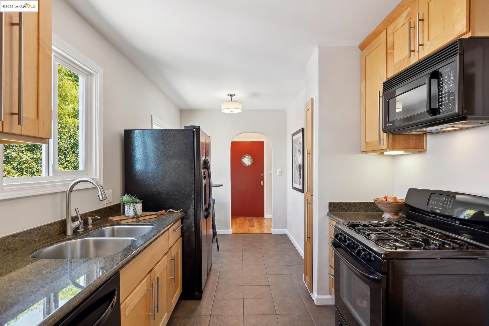 Detail Gallery Image 13 of 39 For 126 Begier Ave., San Leandro,  CA 94577 - 2 Beds | 2 Baths