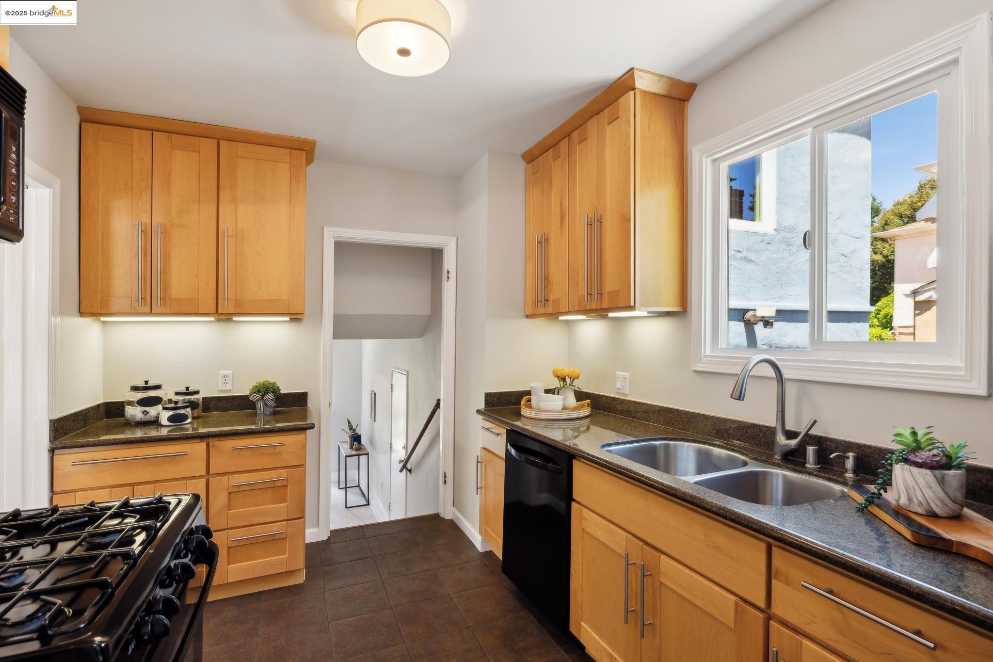 Detail Gallery Image 16 of 39 For 126 Begier Ave., San Leandro,  CA 94577 - 2 Beds | 2 Baths