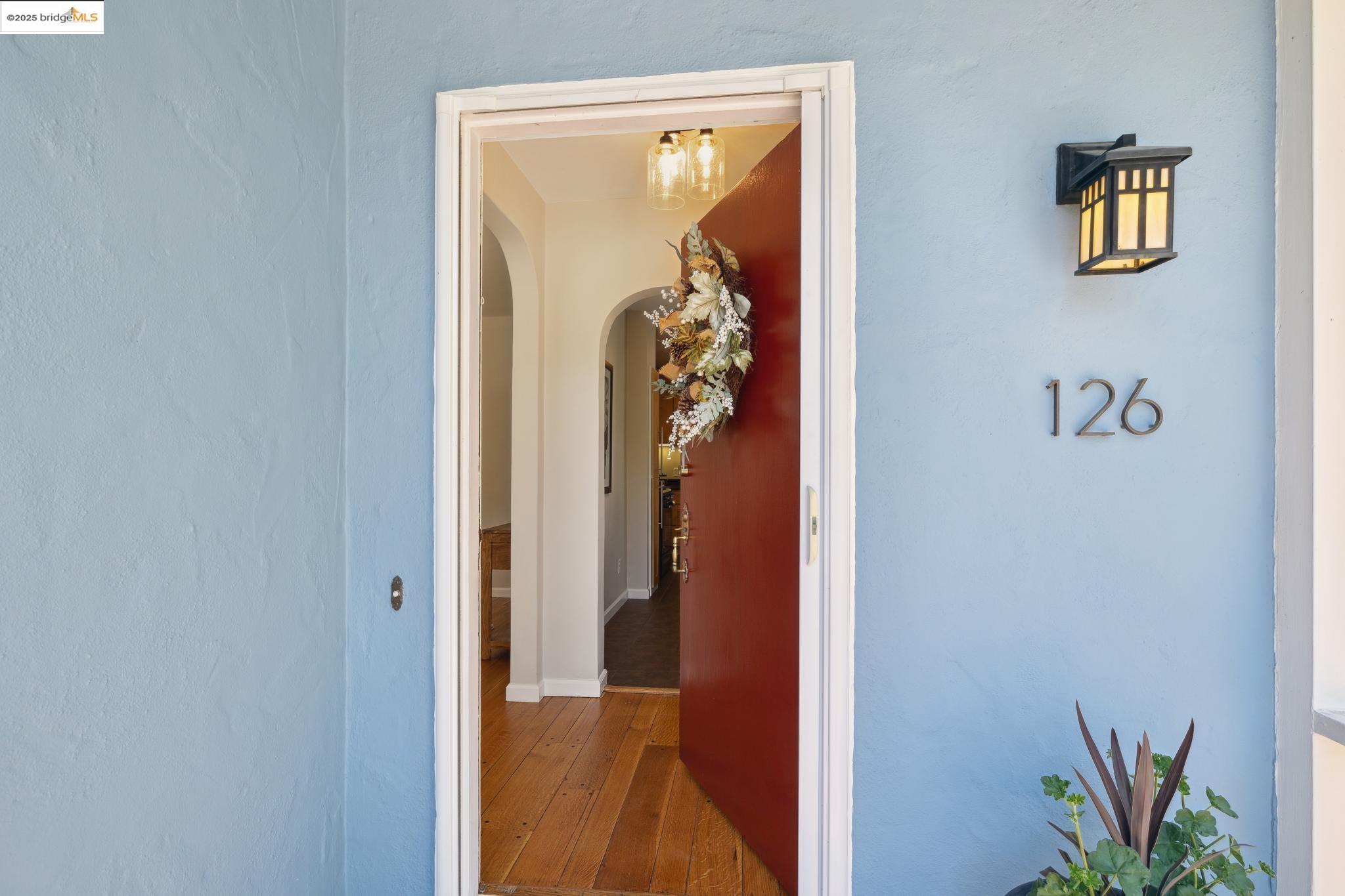 Detail Gallery Image 3 of 39 For 126 Begier Ave., San Leandro,  CA 94577 - 2 Beds | 2 Baths