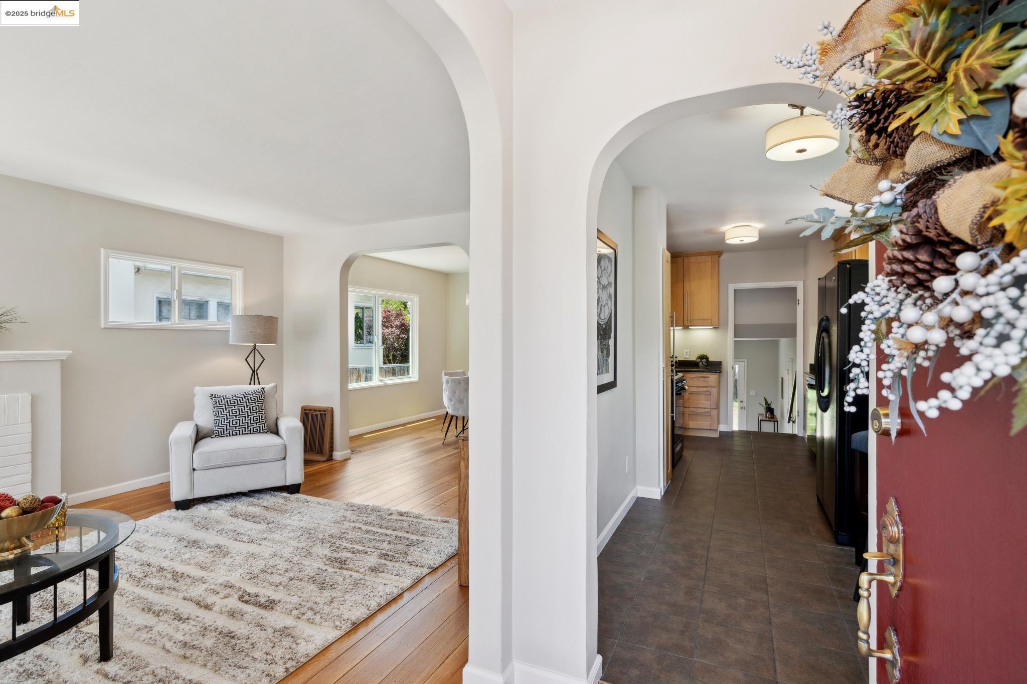 Detail Gallery Image 4 of 39 For 126 Begier Ave., San Leandro,  CA 94577 - 2 Beds | 2 Baths