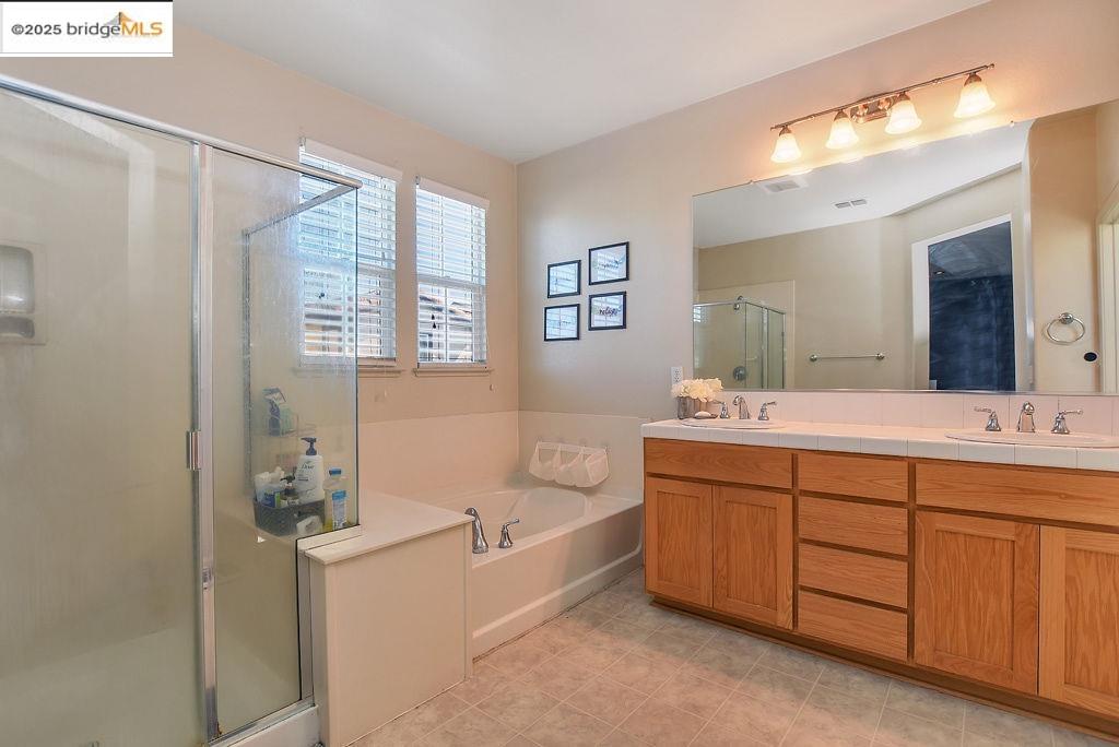 Detail Gallery Image 12 of 19 For 1619 Centennial Dr, Fairfield,  CA 94533 - 3 Beds | 2/1 Baths