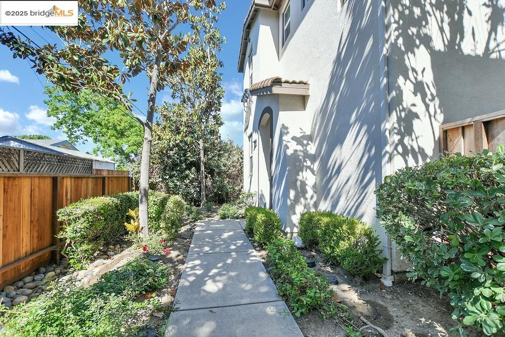 Detail Gallery Image 3 of 19 For 1619 Centennial Dr, Fairfield,  CA 94533 - 3 Beds | 2/1 Baths