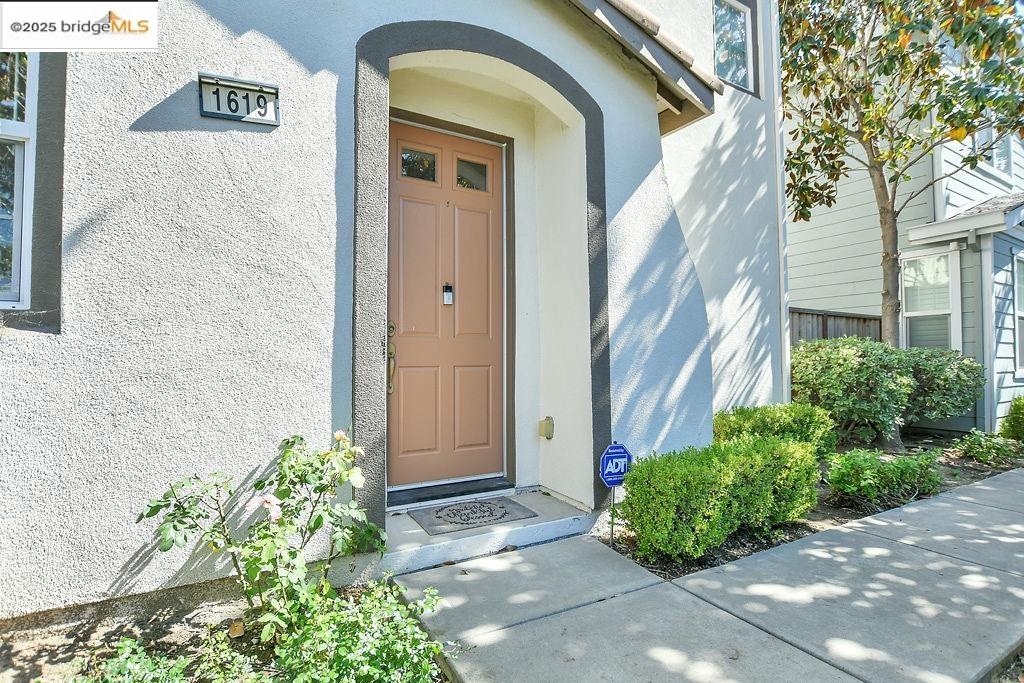 Detail Gallery Image 5 of 19 For 1619 Centennial Dr, Fairfield,  CA 94533 - 3 Beds | 2/1 Baths