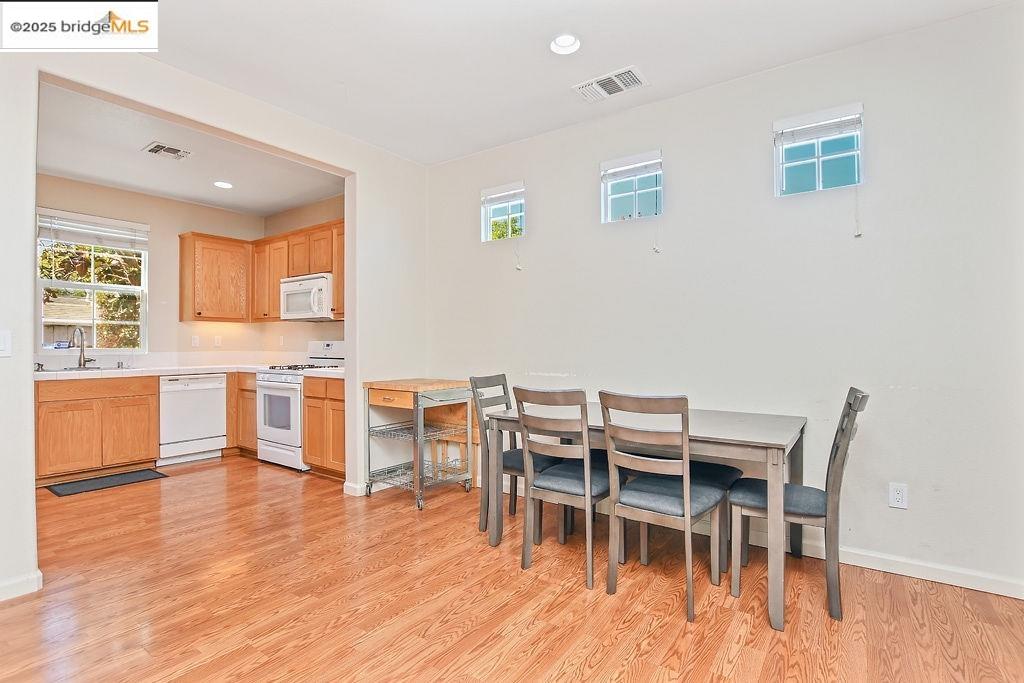 Detail Gallery Image 8 of 19 For 1619 Centennial Dr, Fairfield,  CA 94533 - 3 Beds | 2/1 Baths