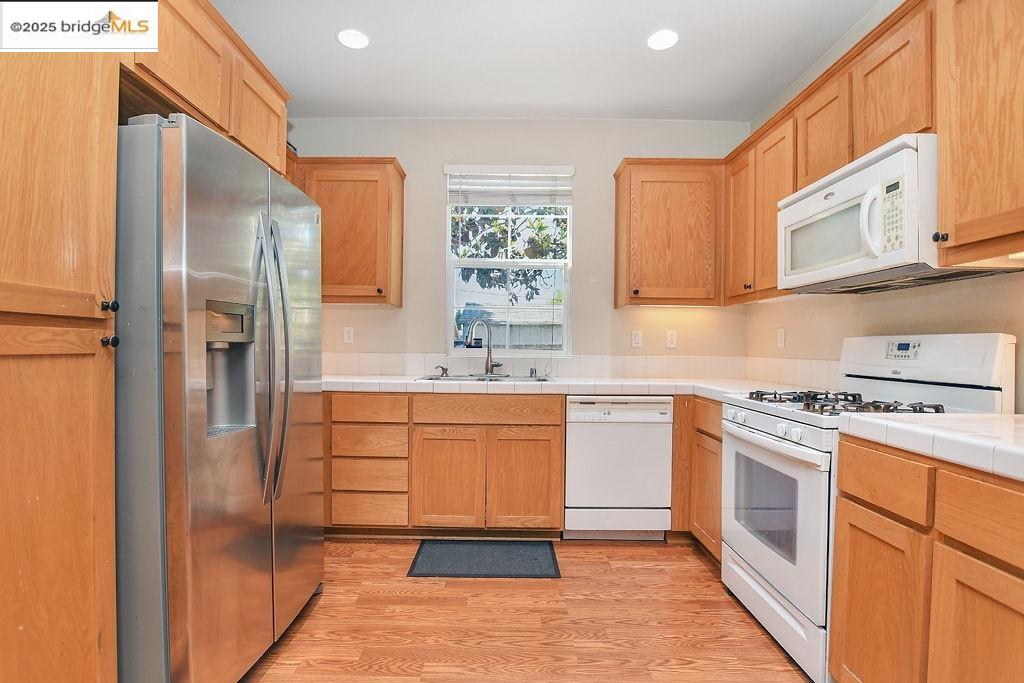 Detail Gallery Image 10 of 19 For 1619 Centennial Dr, Fairfield,  CA 94533 - 3 Beds | 2/1 Baths