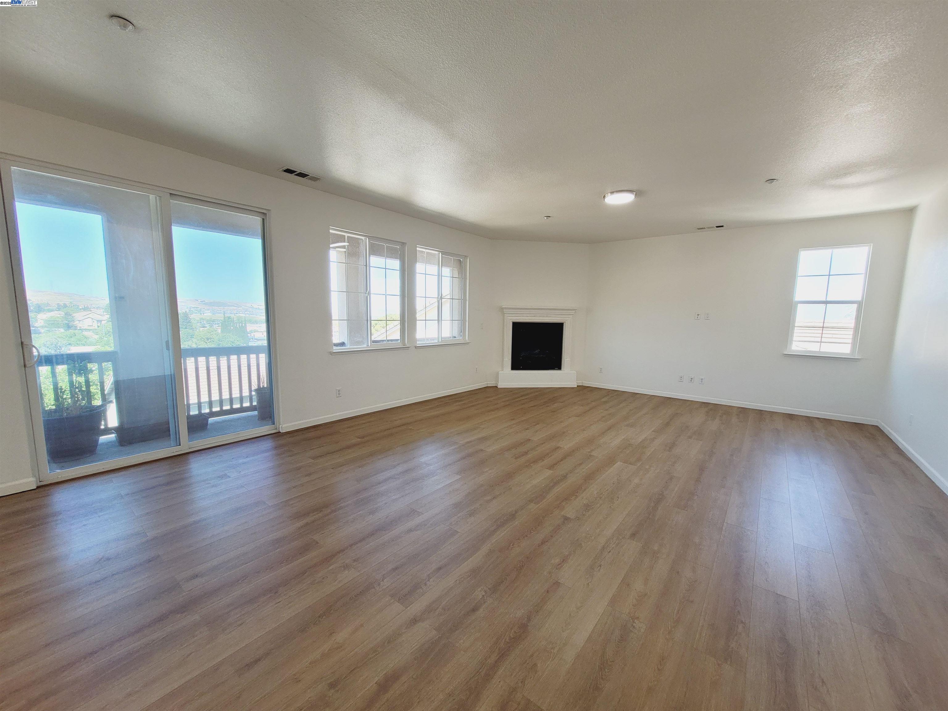 Detail Gallery Image 12 of 30 For 127 Delta Vista Ln, Pittsburg,  CA 94565 - 4 Beds | 3 Baths