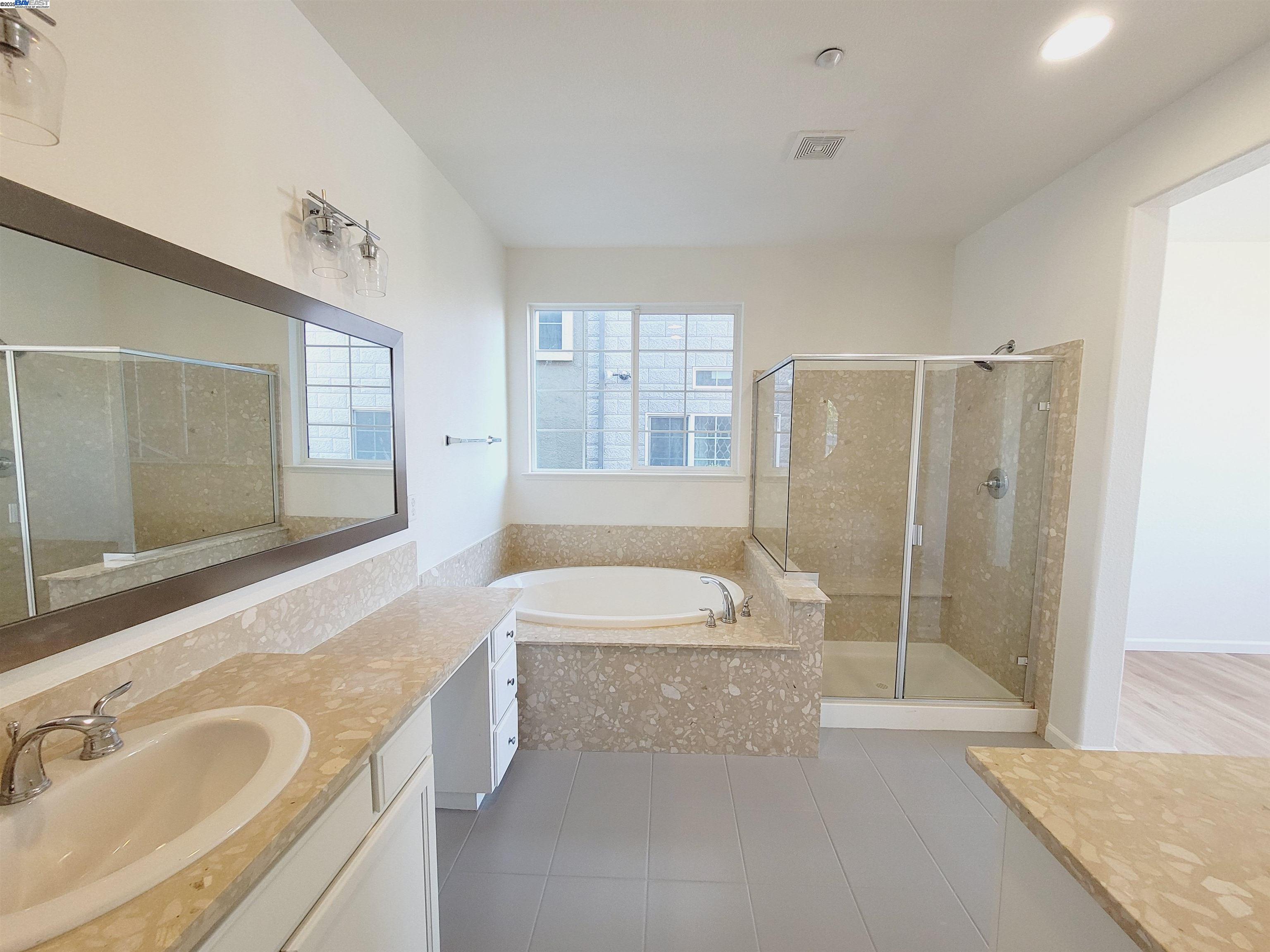 Detail Gallery Image 16 of 30 For 127 Delta Vista Ln, Pittsburg,  CA 94565 - 4 Beds | 3 Baths