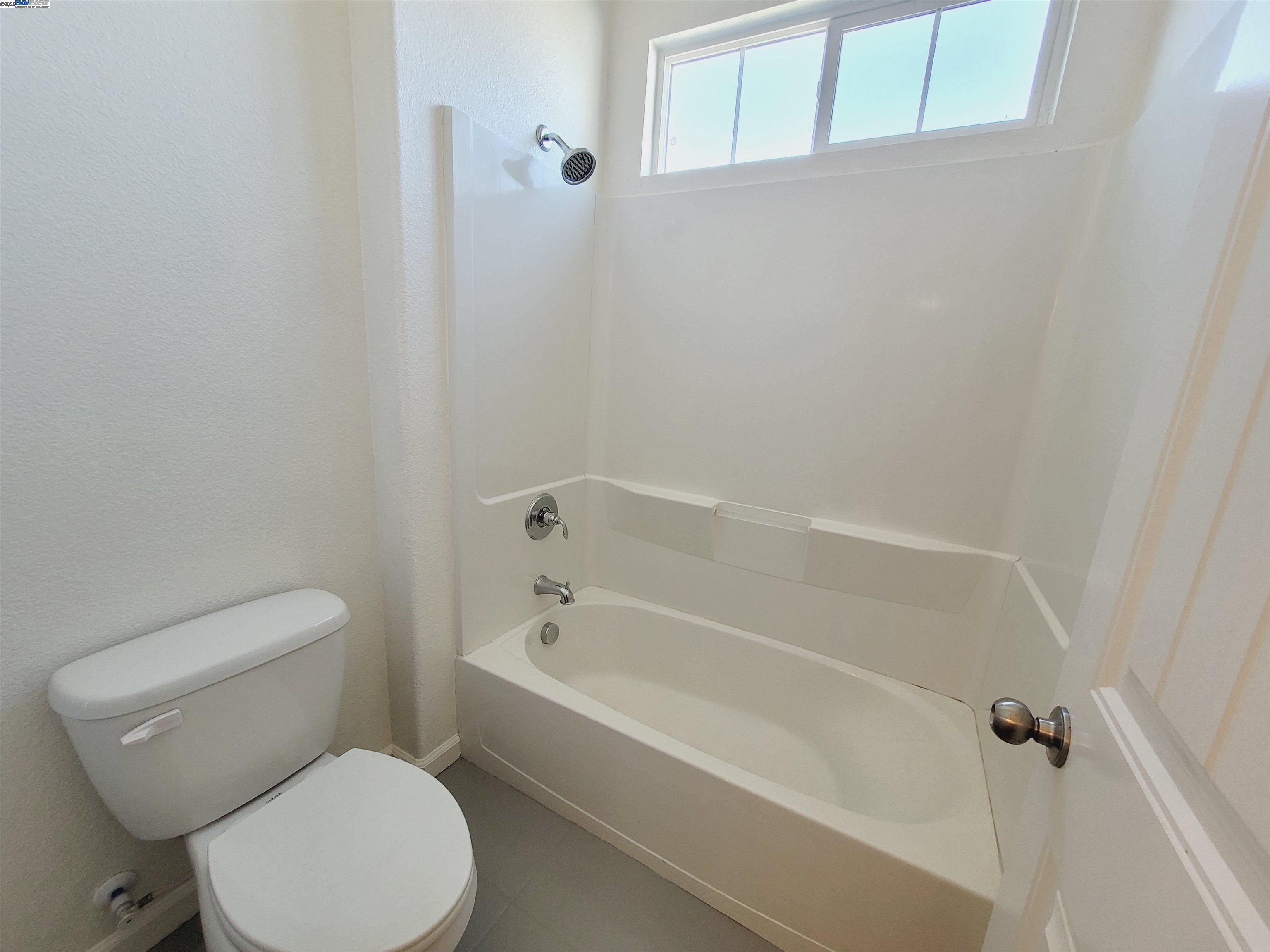 Detail Gallery Image 22 of 30 For 127 Delta Vista Ln, Pittsburg,  CA 94565 - 4 Beds | 3 Baths