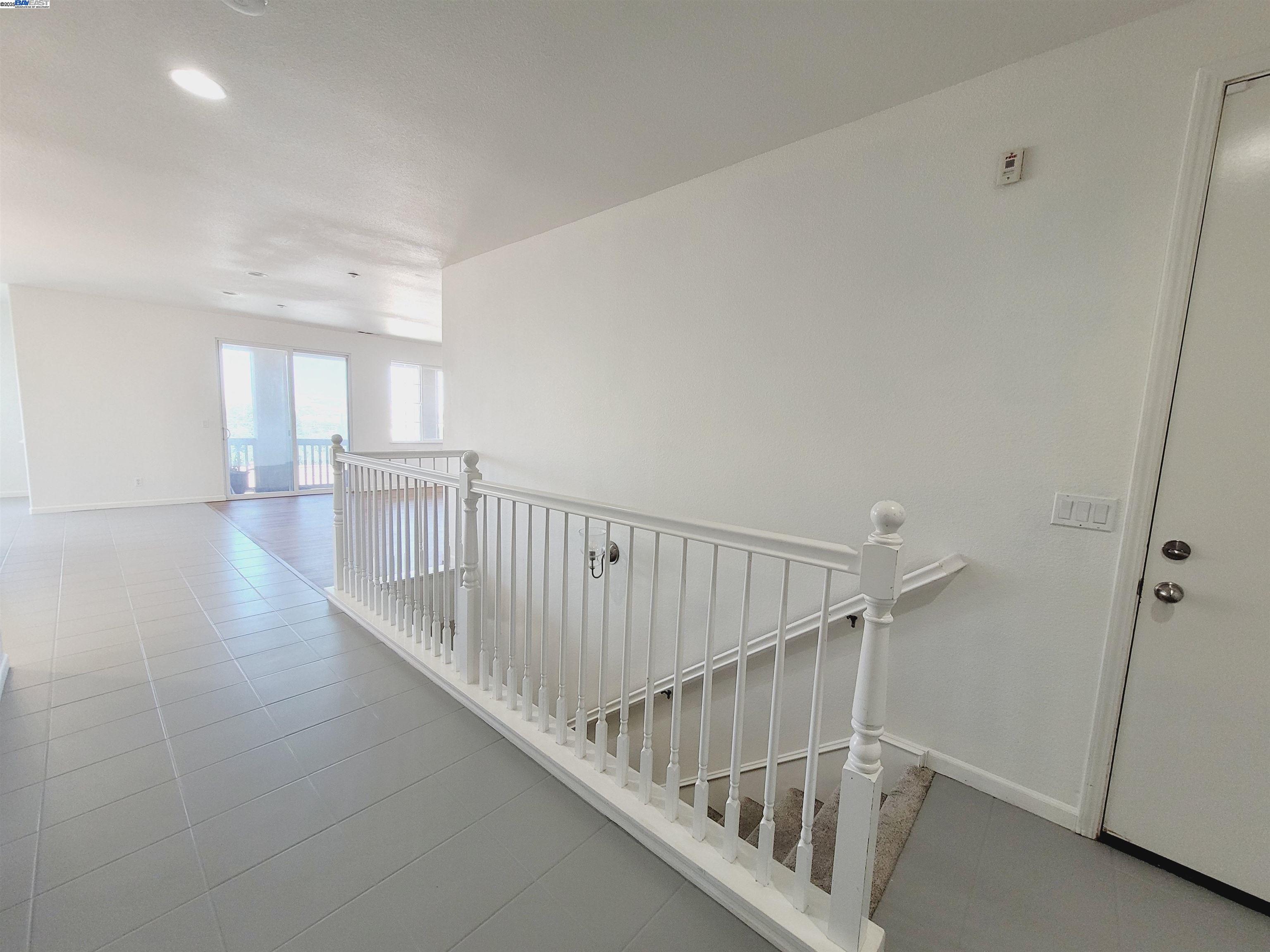 Detail Gallery Image 6 of 30 For 127 Delta Vista Ln, Pittsburg,  CA 94565 - 4 Beds | 3 Baths
