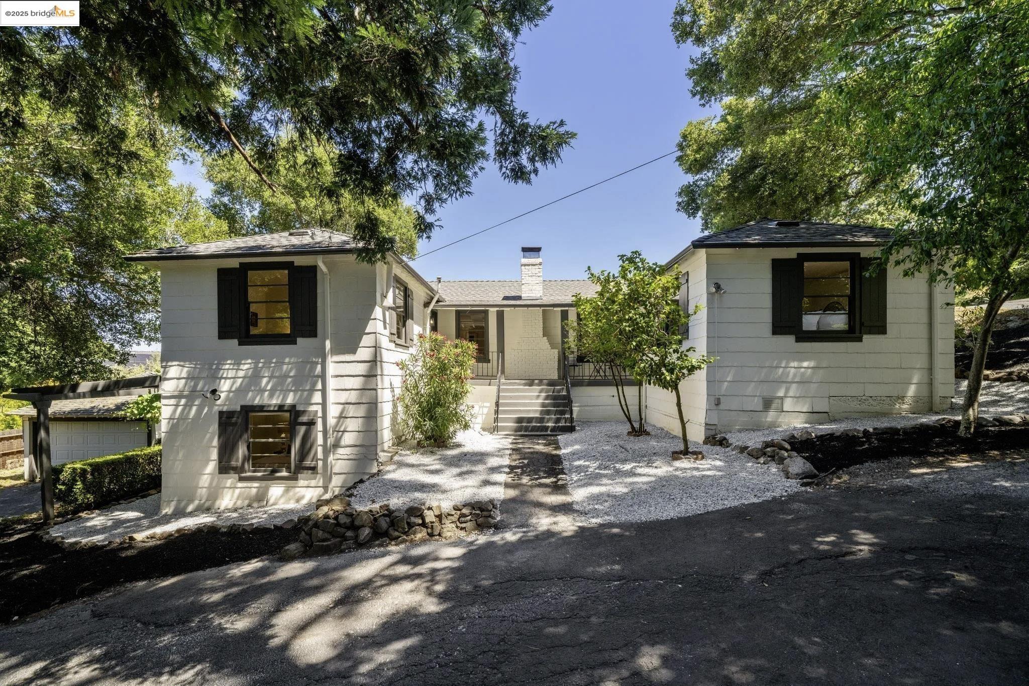 Detail Gallery Image 1 of 58 For 342 El Toyonal, Orinda,  CA 94563 - 5 Beds | 2 Baths