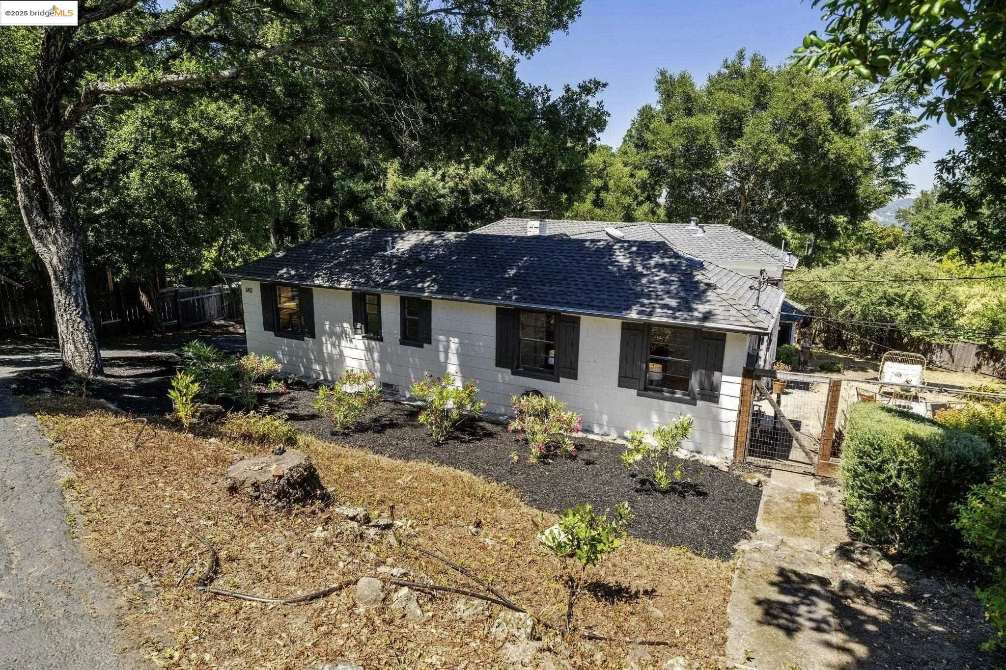 Detail Gallery Image 2 of 58 For 342 El Toyonal, Orinda,  CA 94563 - 5 Beds | 2 Baths