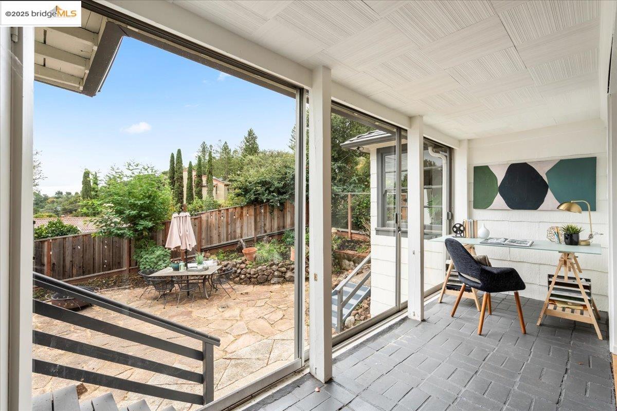 Detail Gallery Image 11 of 58 For 342 El Toyonal, Orinda,  CA 94563 - 5 Beds | 2 Baths