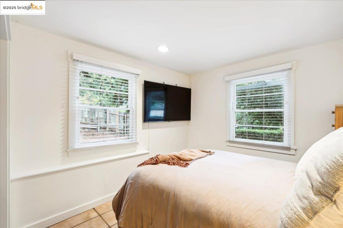 Detail Gallery Image 12 of 58 For 342 El Toyonal, Orinda,  CA 94563 - 5 Beds | 2 Baths