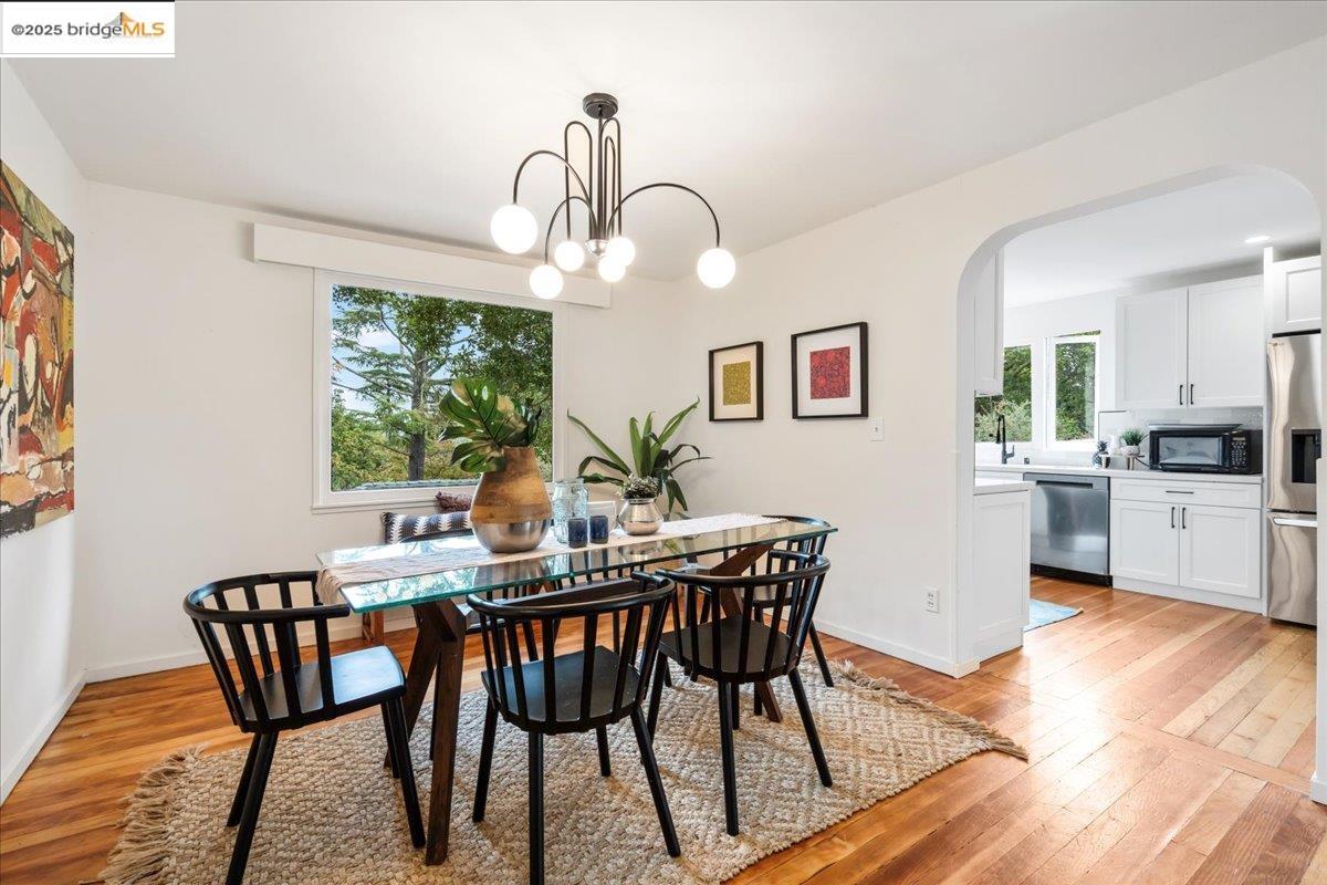 Detail Gallery Image 13 of 58 For 342 El Toyonal, Orinda,  CA 94563 - 5 Beds | 2 Baths