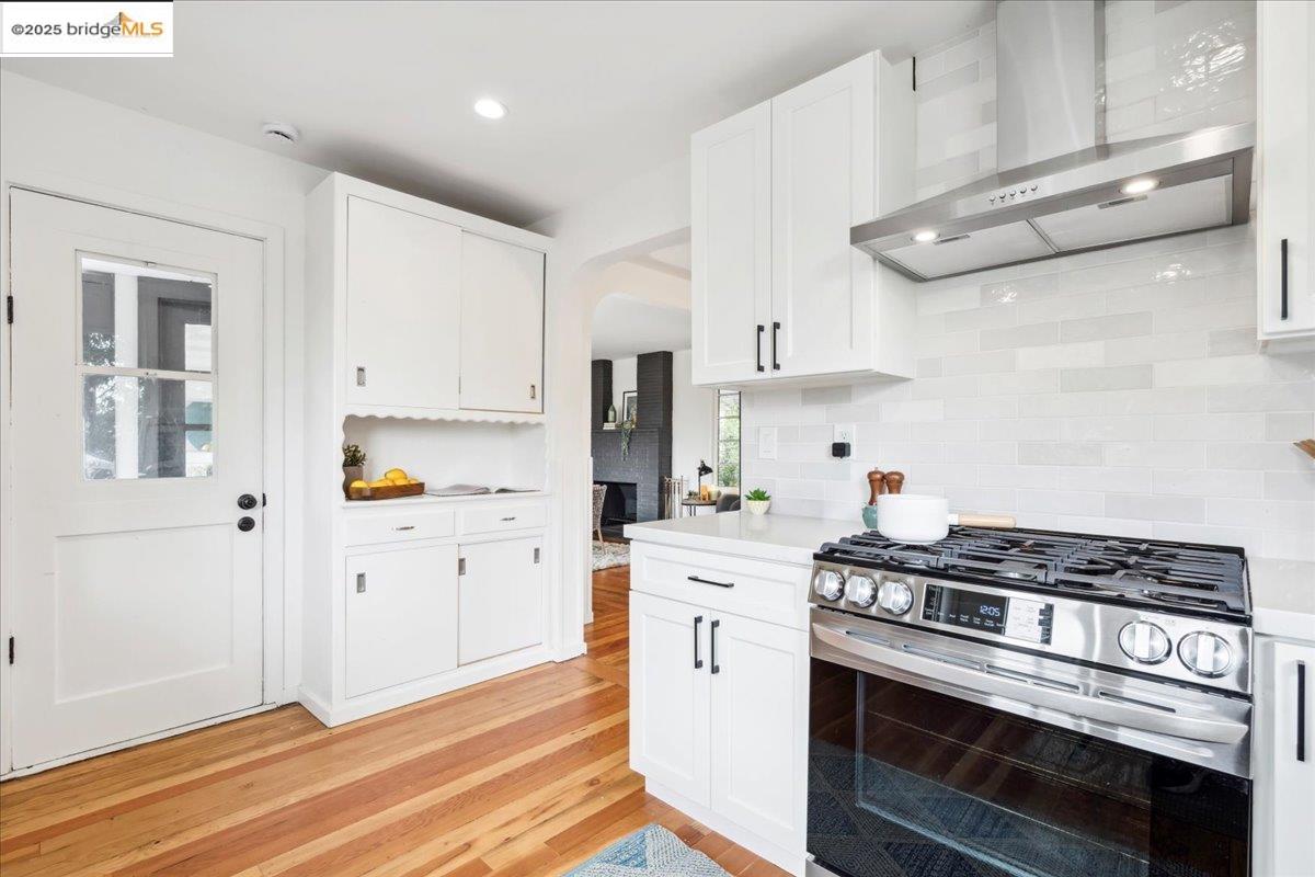 Detail Gallery Image 17 of 58 For 342 El Toyonal, Orinda,  CA 94563 - 5 Beds | 2 Baths