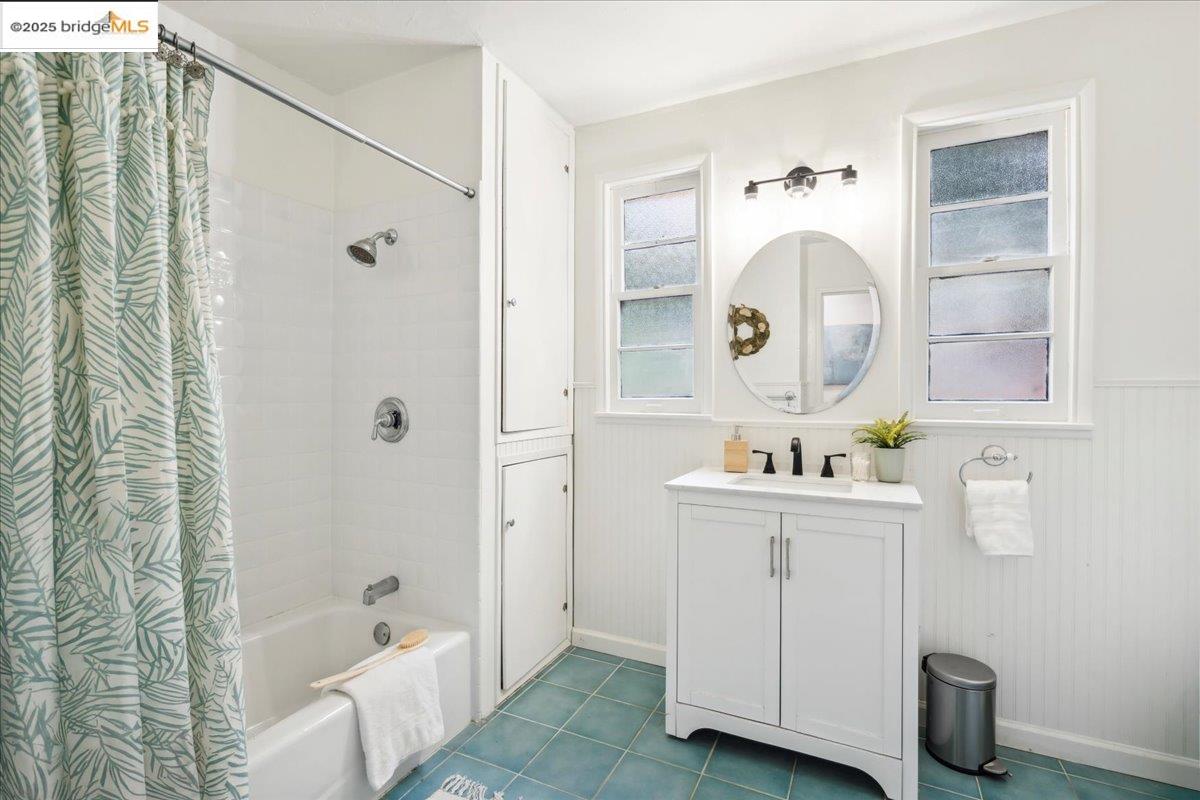 Detail Gallery Image 26 of 58 For 342 El Toyonal, Orinda,  CA 94563 - 5 Beds | 2 Baths