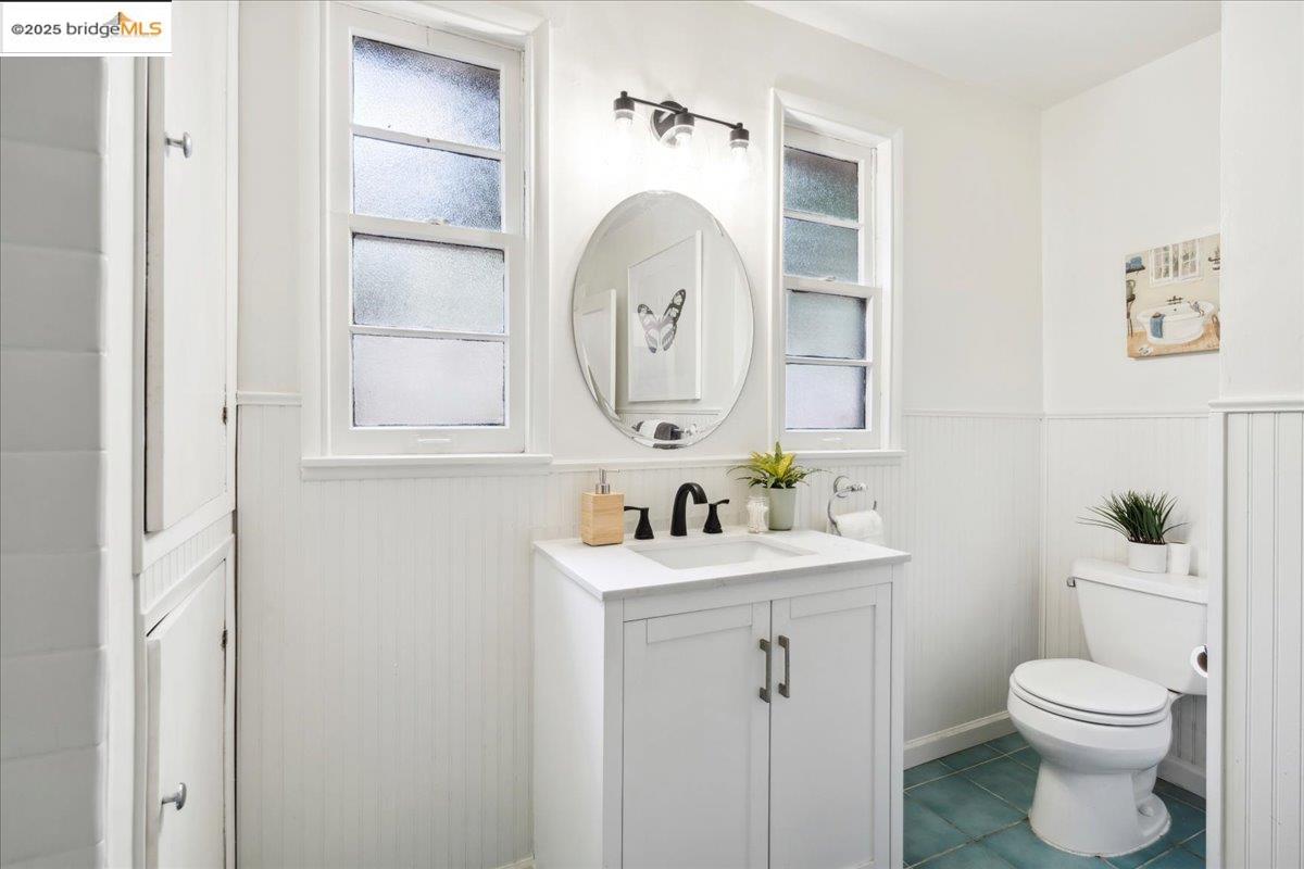 Detail Gallery Image 27 of 58 For 342 El Toyonal, Orinda,  CA 94563 - 5 Beds | 2 Baths