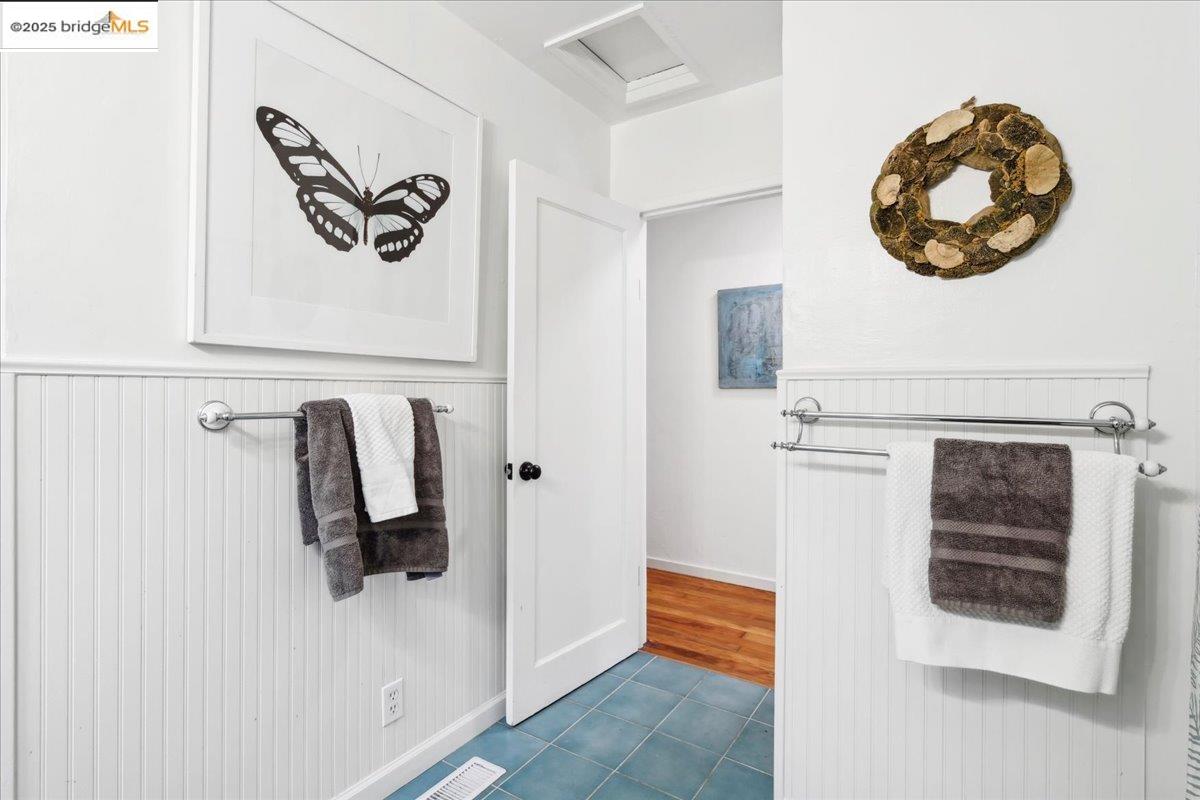 Detail Gallery Image 28 of 58 For 342 El Toyonal, Orinda,  CA 94563 - 5 Beds | 2 Baths