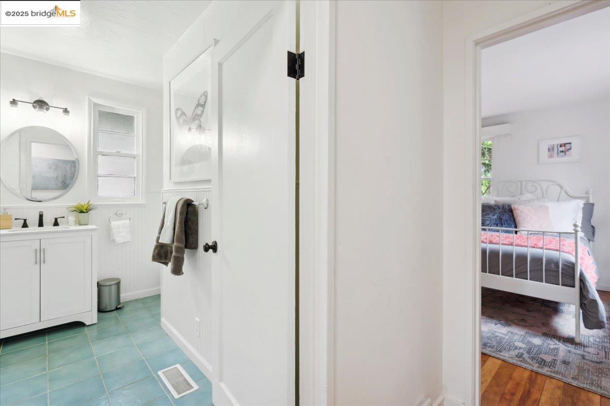 Detail Gallery Image 29 of 58 For 342 El Toyonal, Orinda,  CA 94563 - 5 Beds | 2 Baths