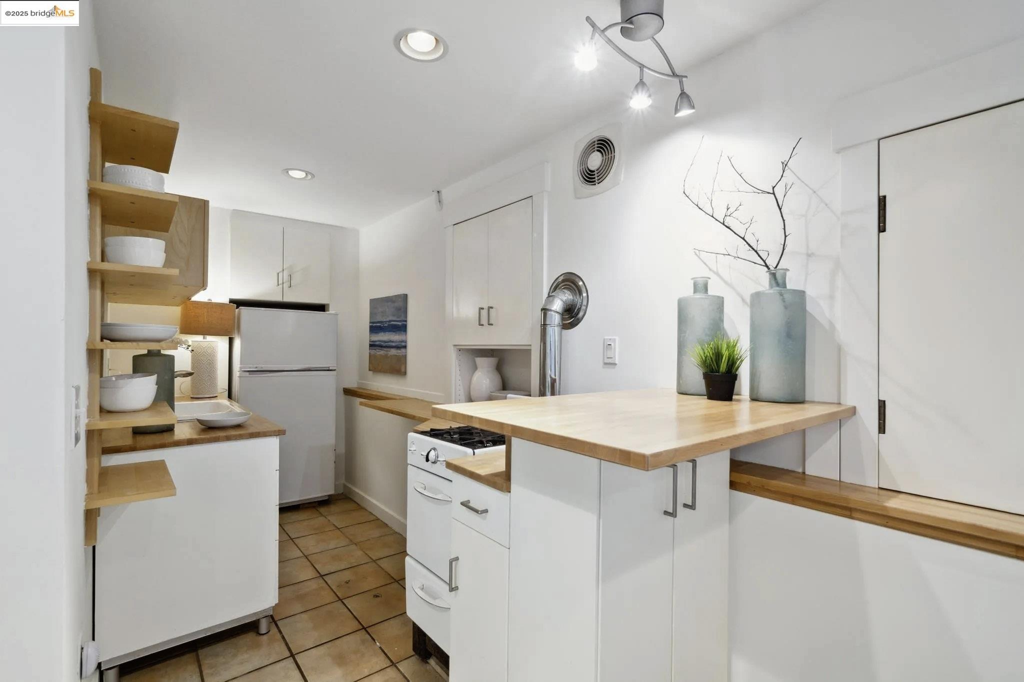 Detail Gallery Image 47 of 58 For 342 El Toyonal, Orinda,  CA 94563 - 5 Beds | 2 Baths