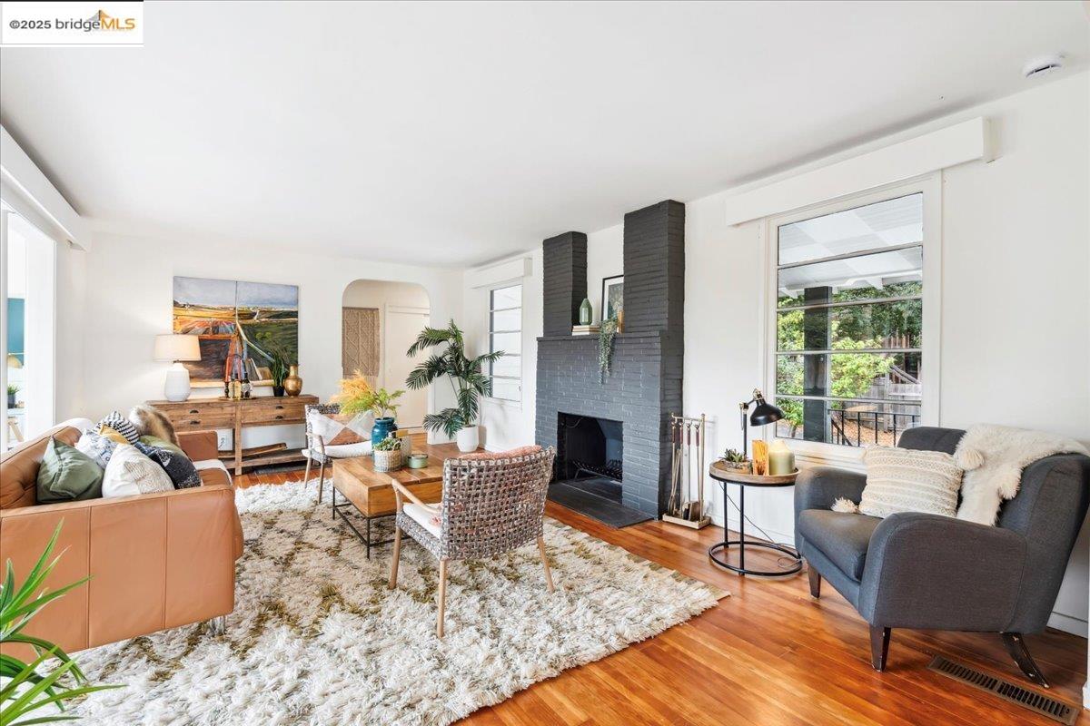 Detail Gallery Image 6 of 58 For 342 El Toyonal, Orinda,  CA 94563 - 5 Beds | 2 Baths