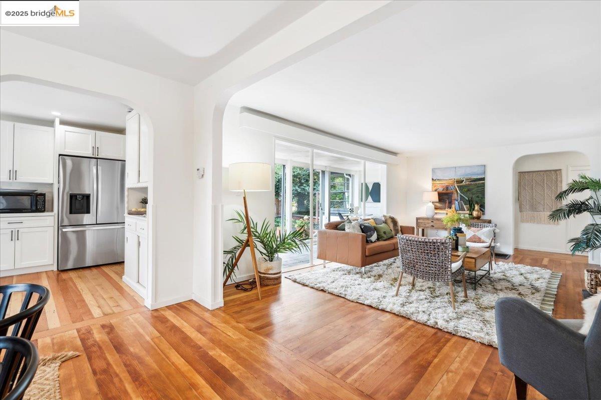 Detail Gallery Image 7 of 58 For 342 El Toyonal, Orinda,  CA 94563 - 5 Beds | 2 Baths