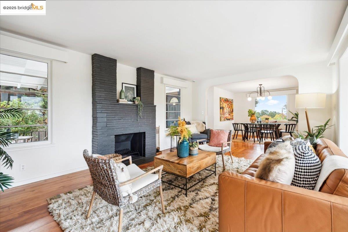 Detail Gallery Image 8 of 58 For 342 El Toyonal, Orinda,  CA 94563 - 5 Beds | 2 Baths