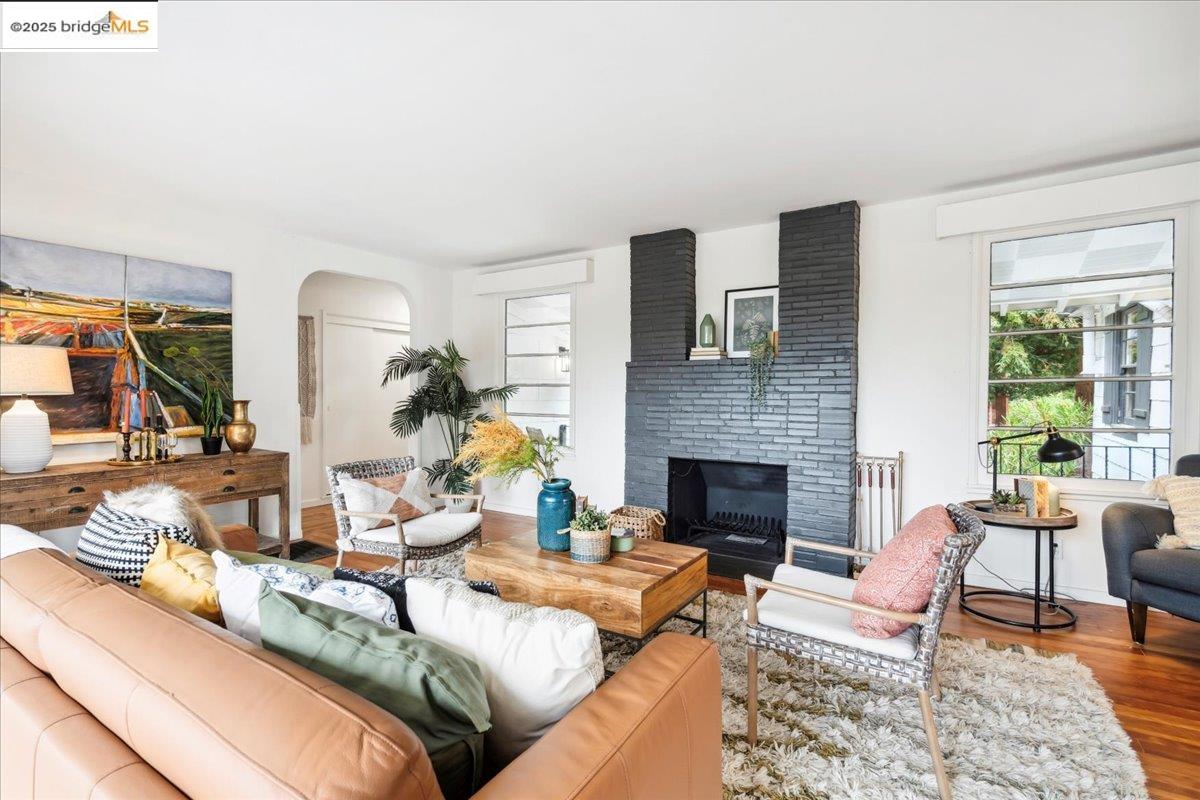 Detail Gallery Image 9 of 58 For 342 El Toyonal, Orinda,  CA 94563 - 5 Beds | 2 Baths