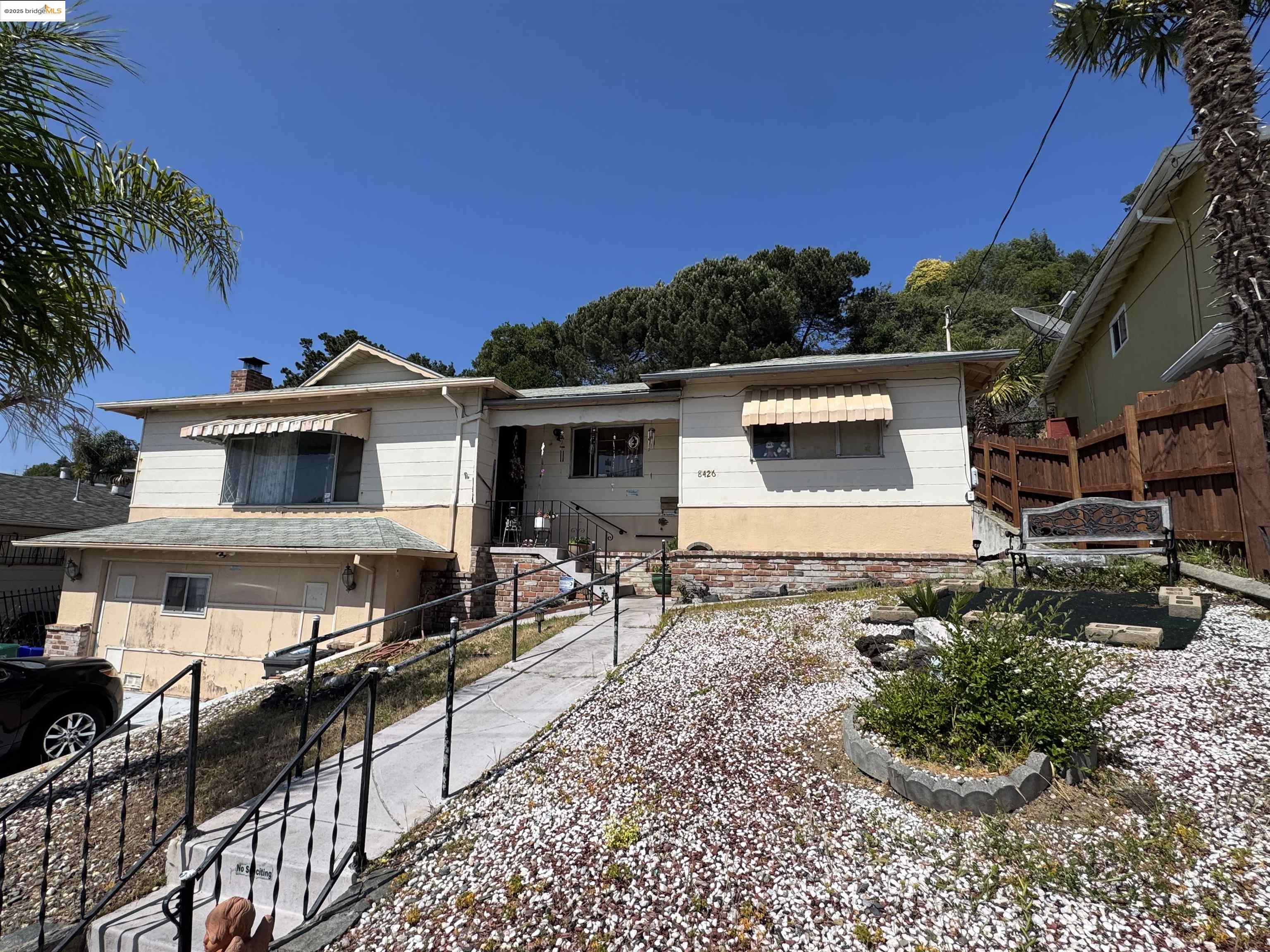 Detail Gallery Image 2 of 26 For 8426 Aster Ave, Oakland,  CA 94605 - 3 Beds | 2 Baths