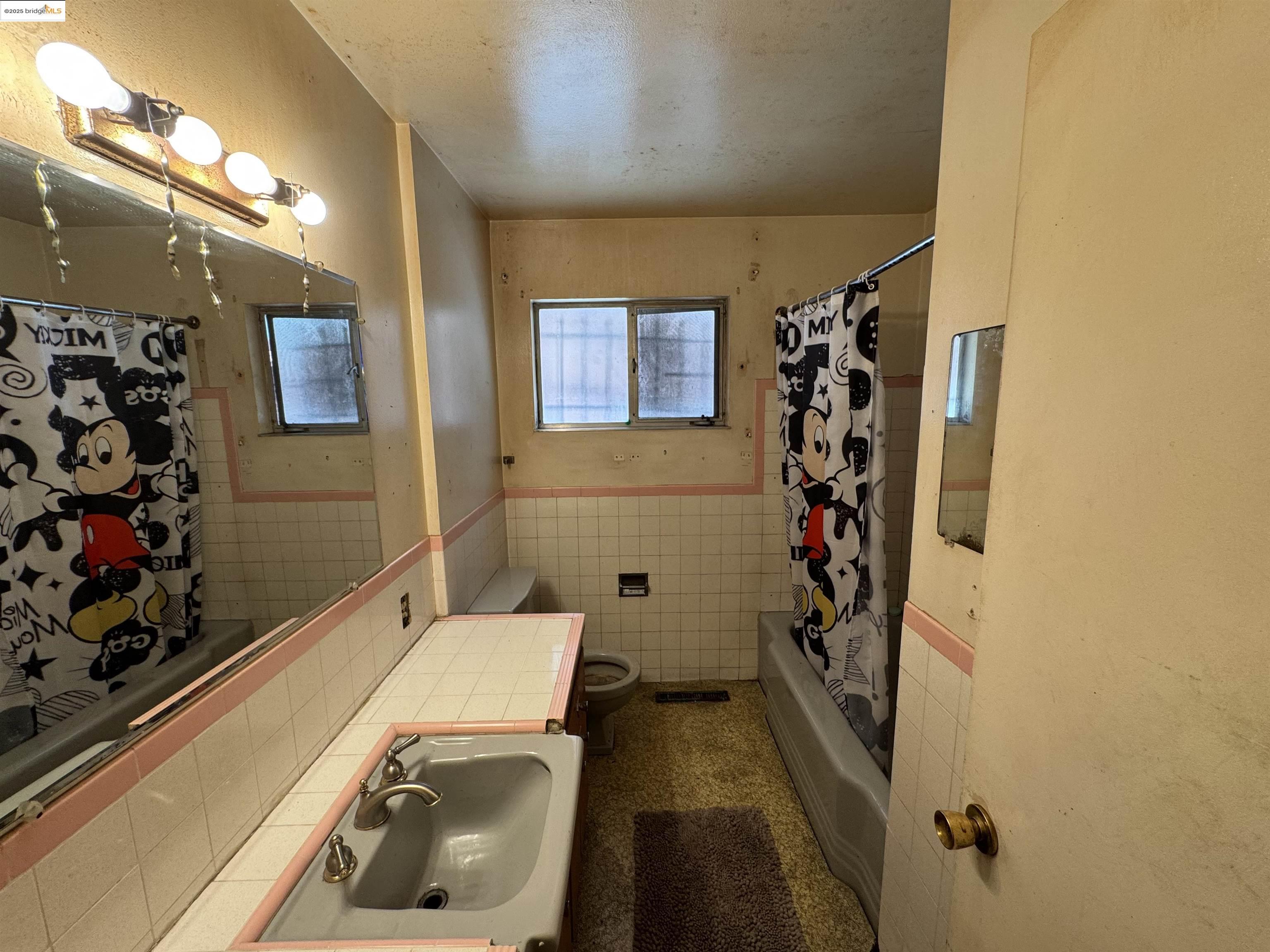 Detail Gallery Image 17 of 26 For 8426 Aster Ave, Oakland,  CA 94605 - 3 Beds | 2 Baths