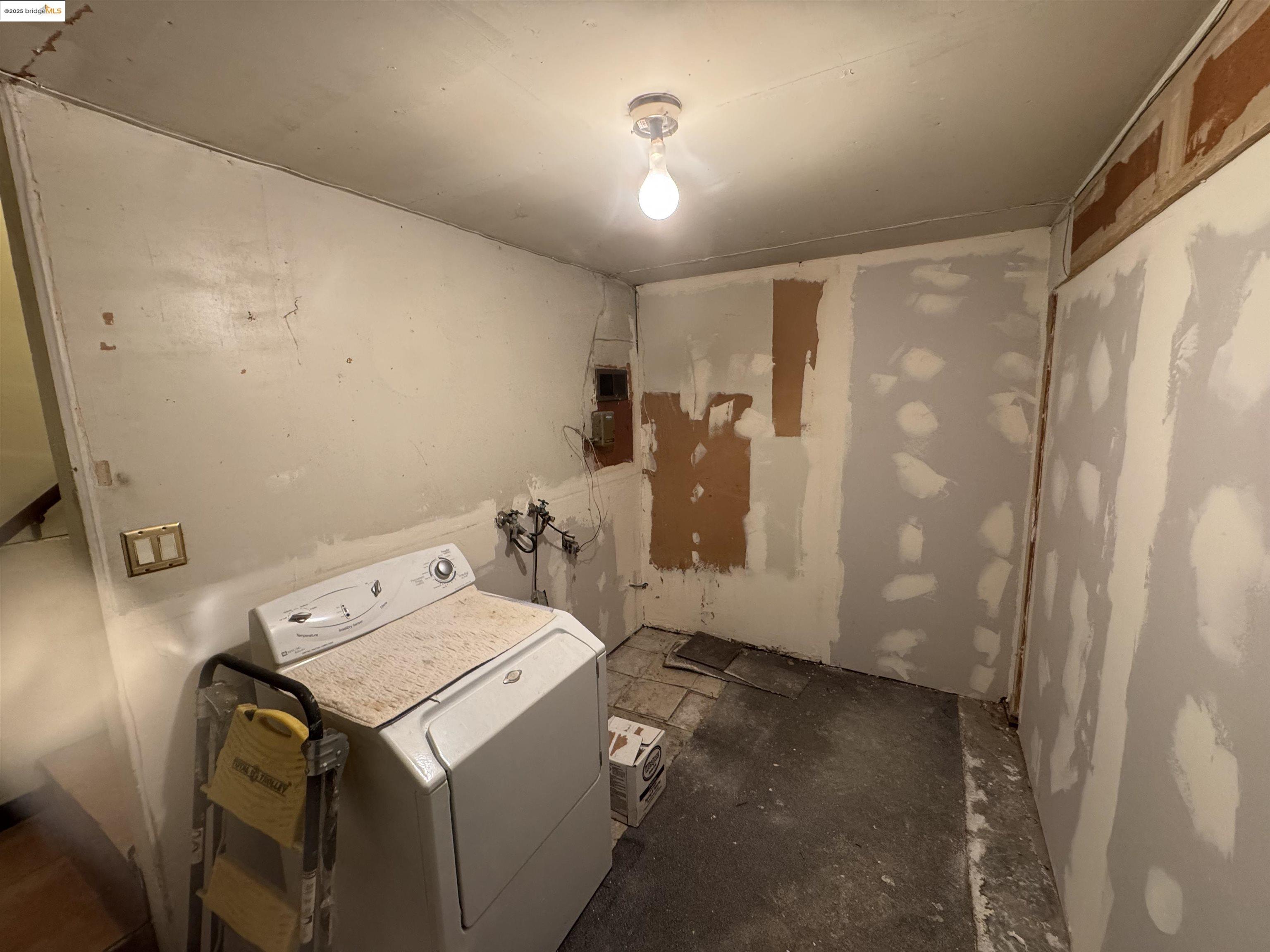 Detail Gallery Image 19 of 26 For 8426 Aster Ave, Oakland,  CA 94605 - 3 Beds | 2 Baths