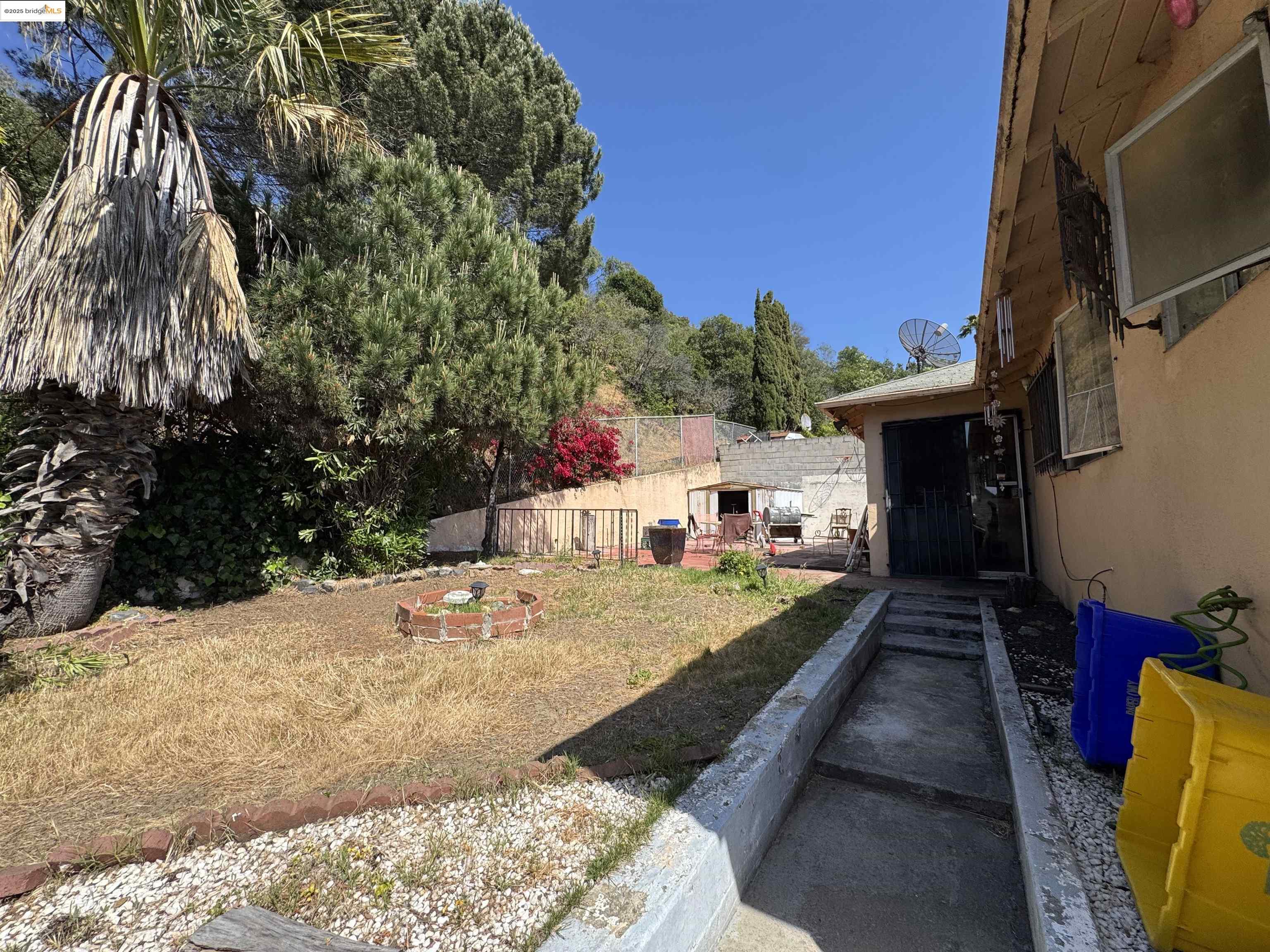 Detail Gallery Image 23 of 26 For 8426 Aster Ave, Oakland,  CA 94605 - 3 Beds | 2 Baths