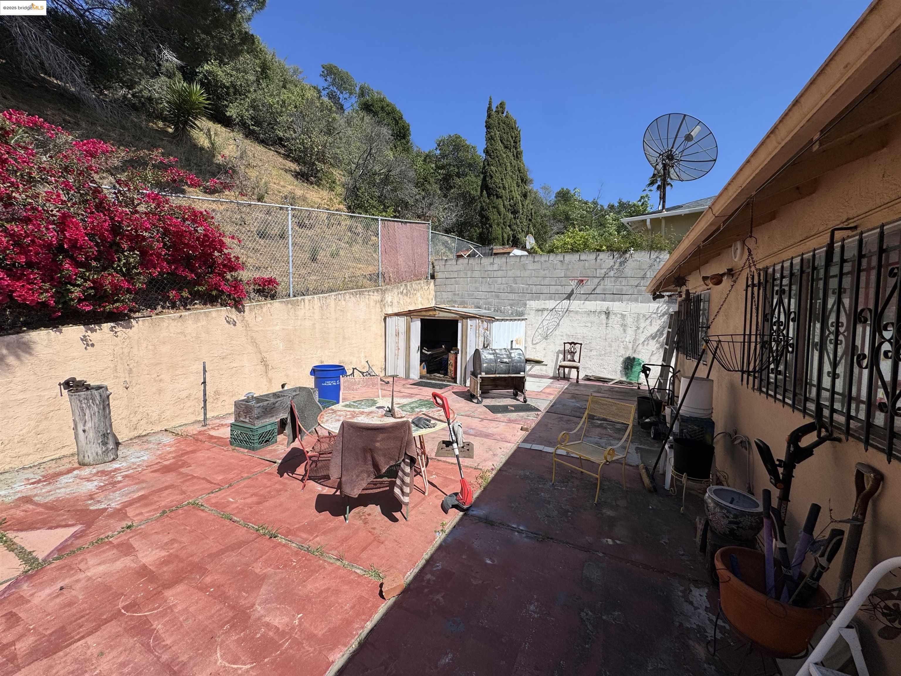 Detail Gallery Image 24 of 26 For 8426 Aster Ave, Oakland,  CA 94605 - 3 Beds | 2 Baths