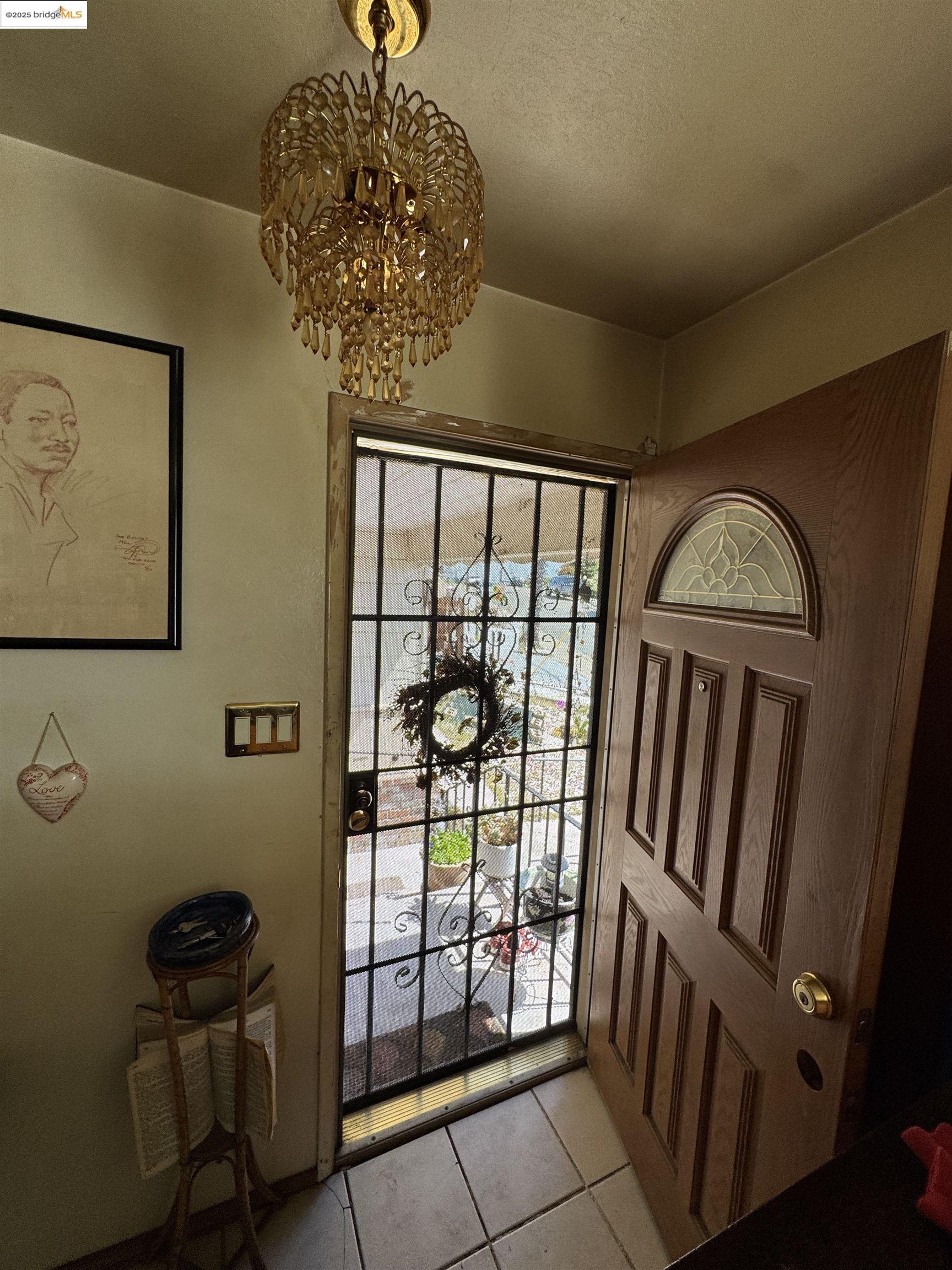 Detail Gallery Image 5 of 26 For 8426 Aster Ave, Oakland,  CA 94605 - 3 Beds | 2 Baths