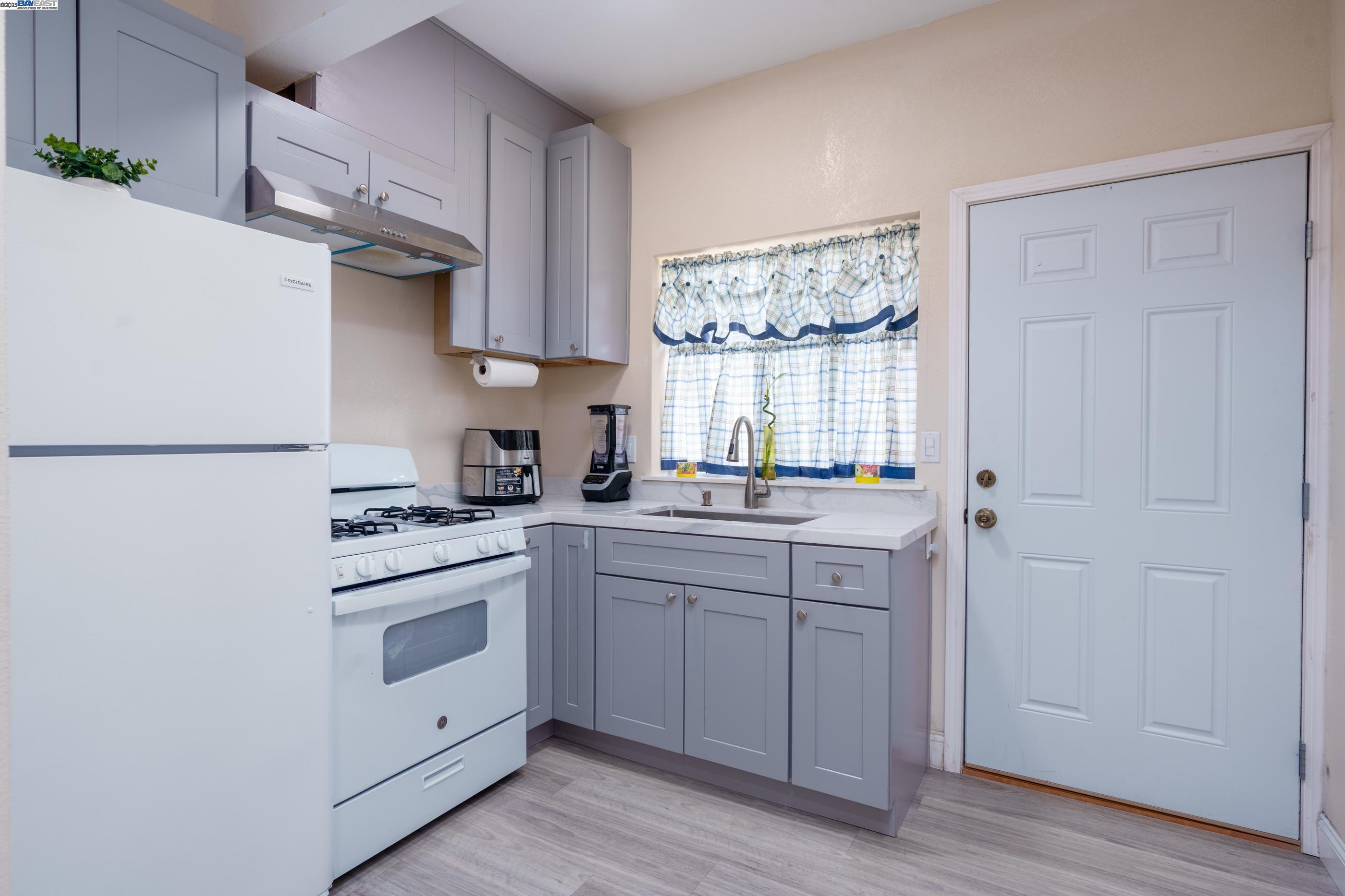 Detail Gallery Image 17 of 22 For 7691 Church #B,  Gilroy,  CA 95020 - 4 Beds | 3/1 Baths